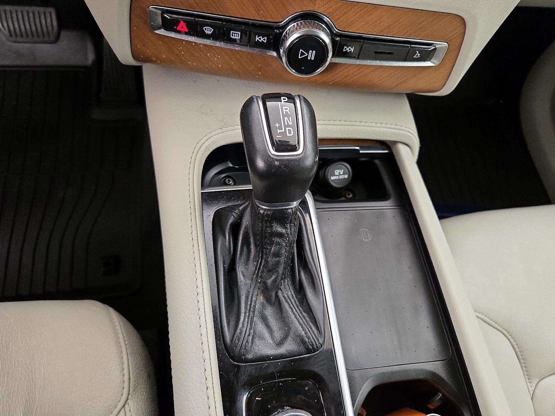 Thumbnail: 2022 Volvo XC90 - 18