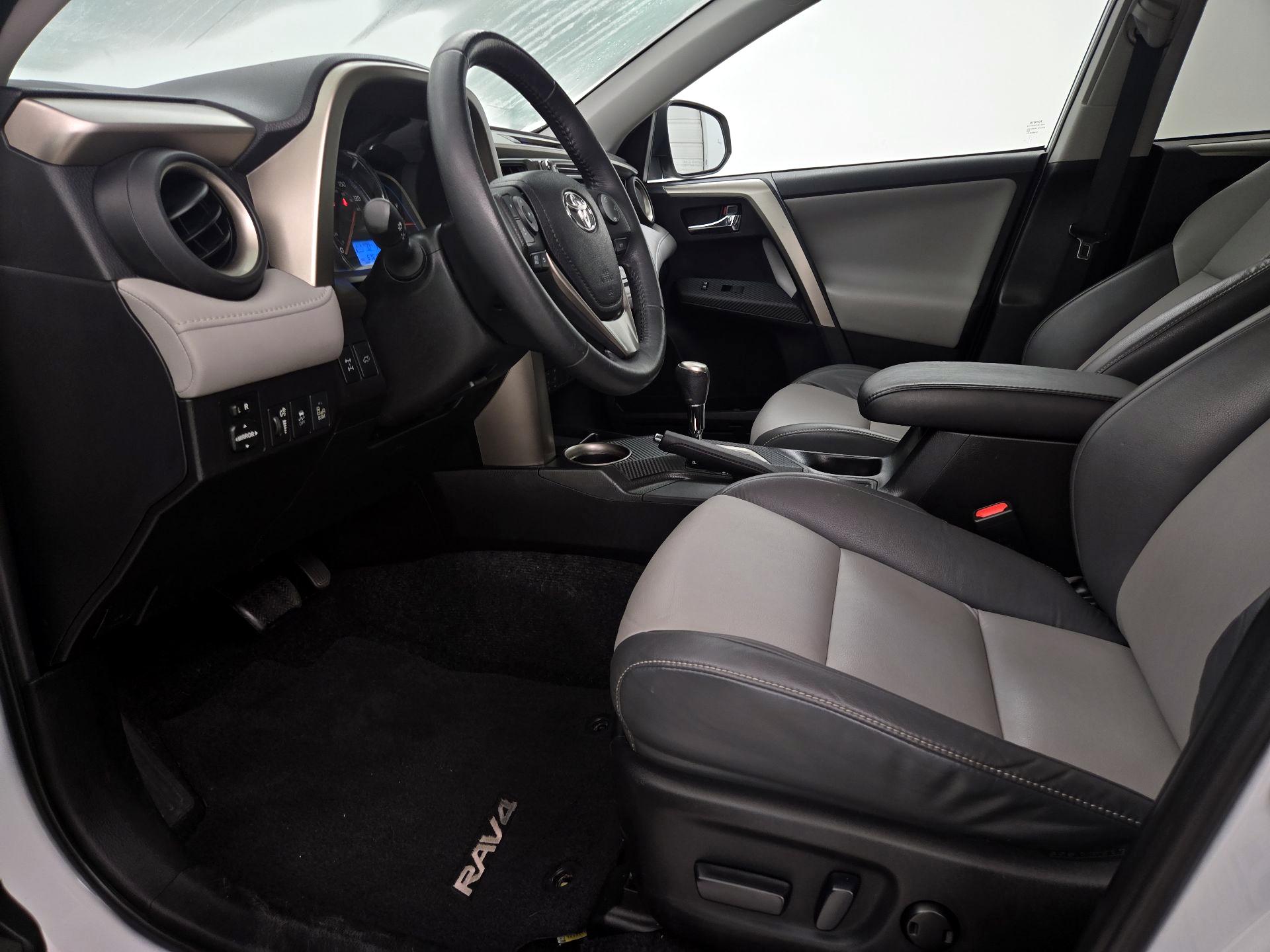 Thumbnail: 2014 Toyota RAV4 - 11