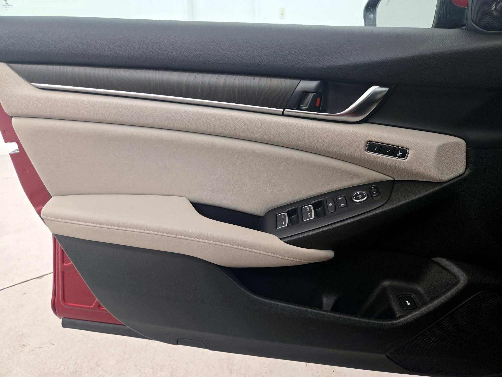 Thumbnail: 2018 Honda Accord - 12