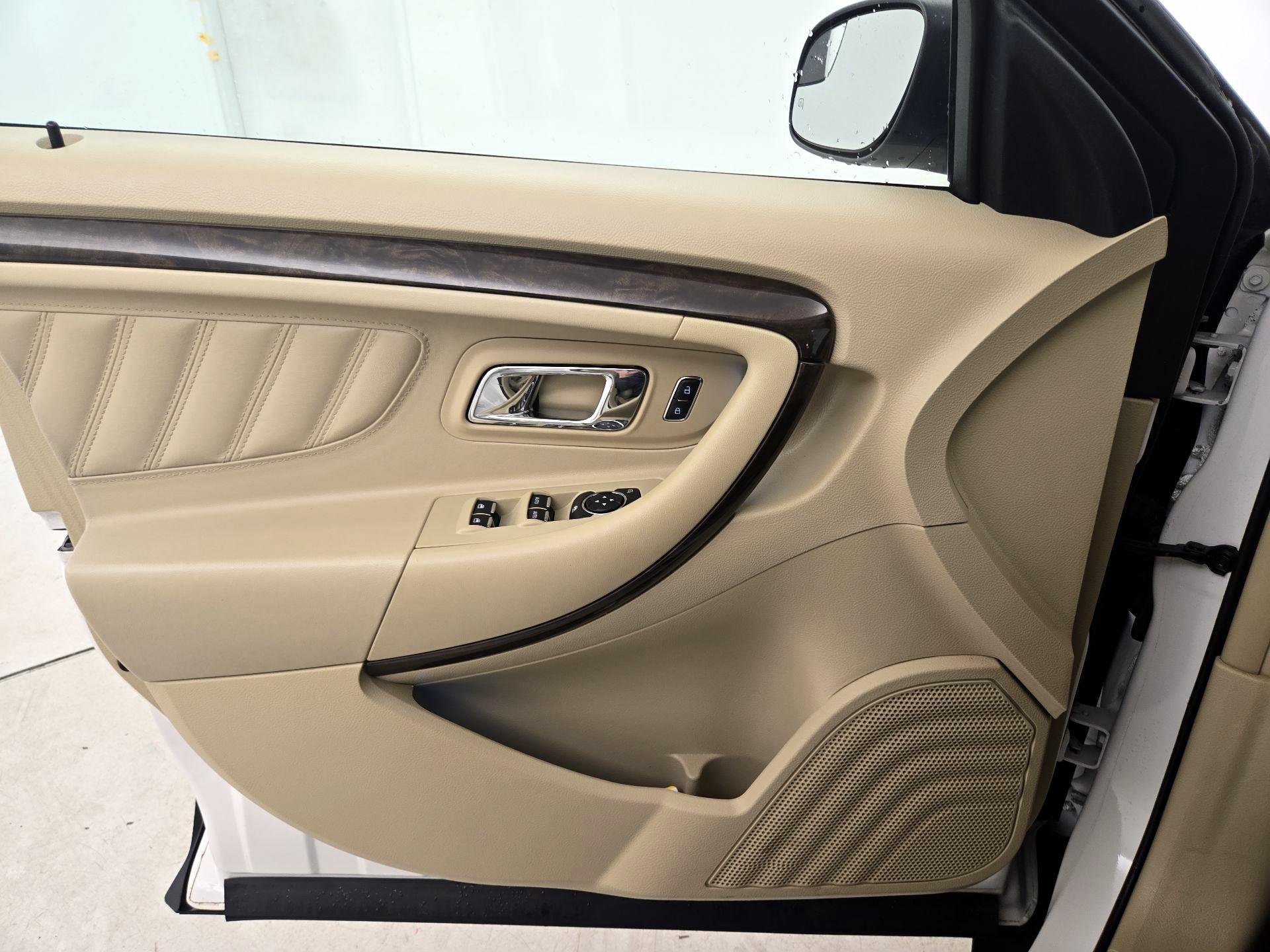 Thumbnail: 2015 Ford Taurus - 12