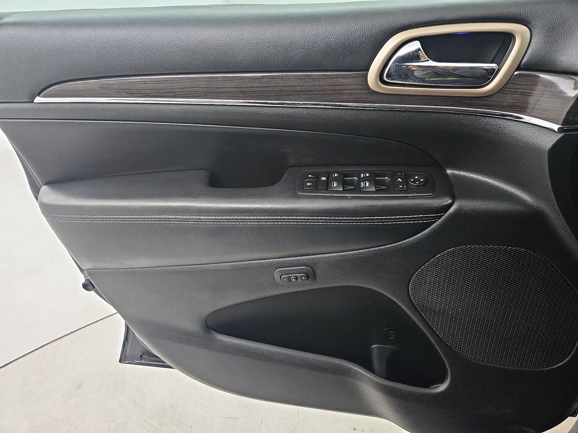 Thumbnail: 2017 Jeep Grand Cherokee - 12