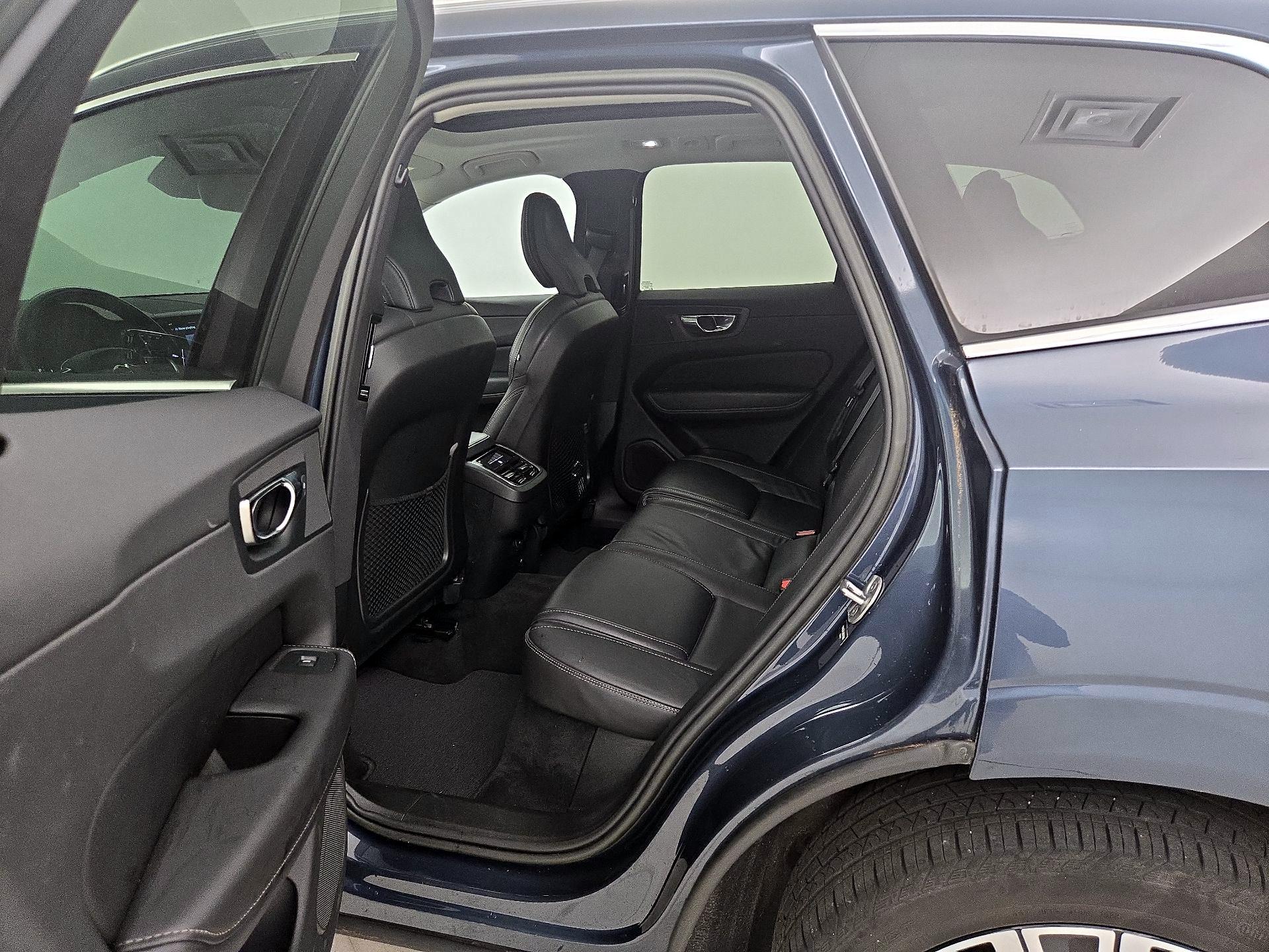 Thumbnail: 2022 Volvo XC60 - 20