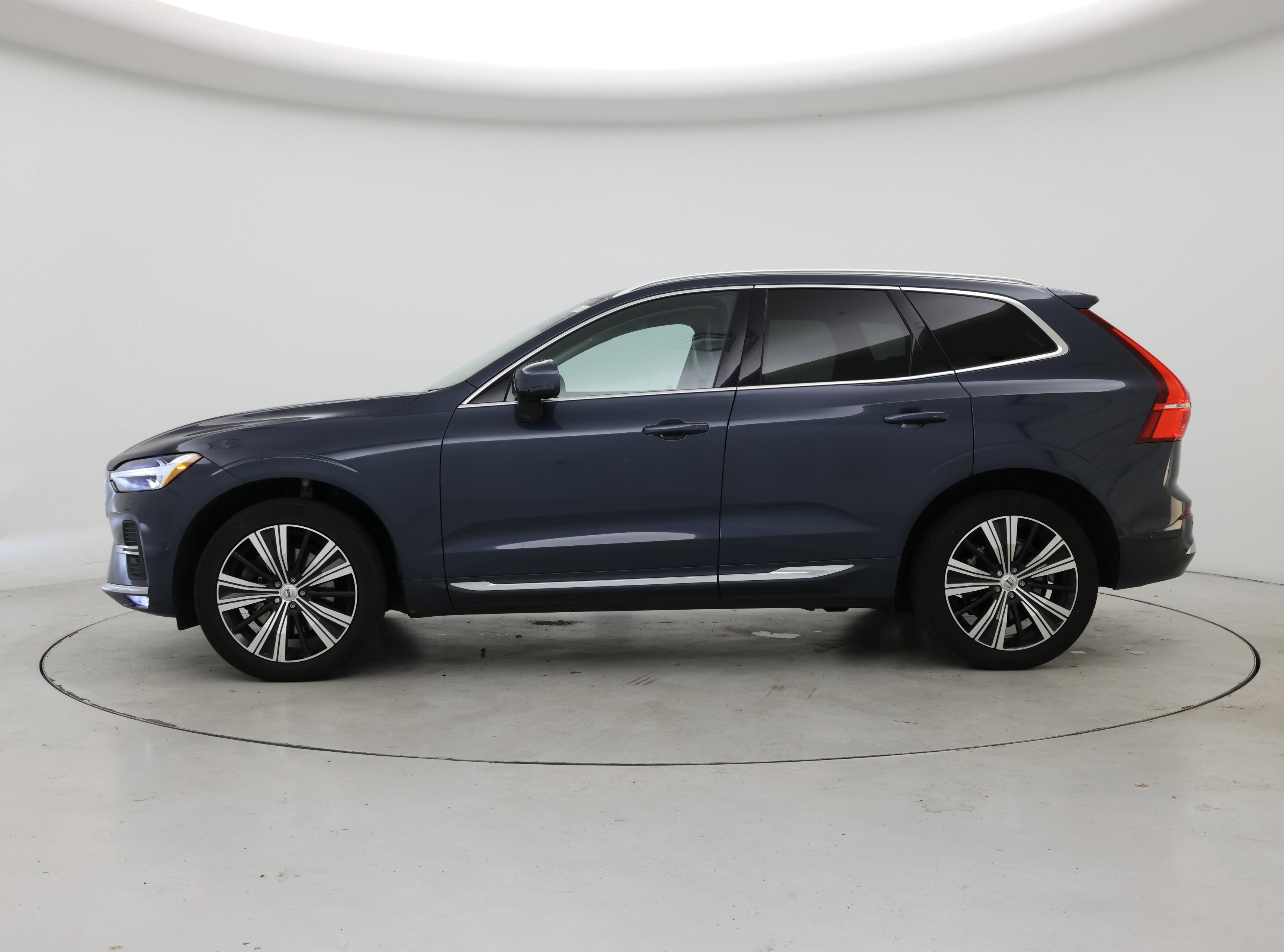 Thumbnail: 2022 Volvo XC60 - 3