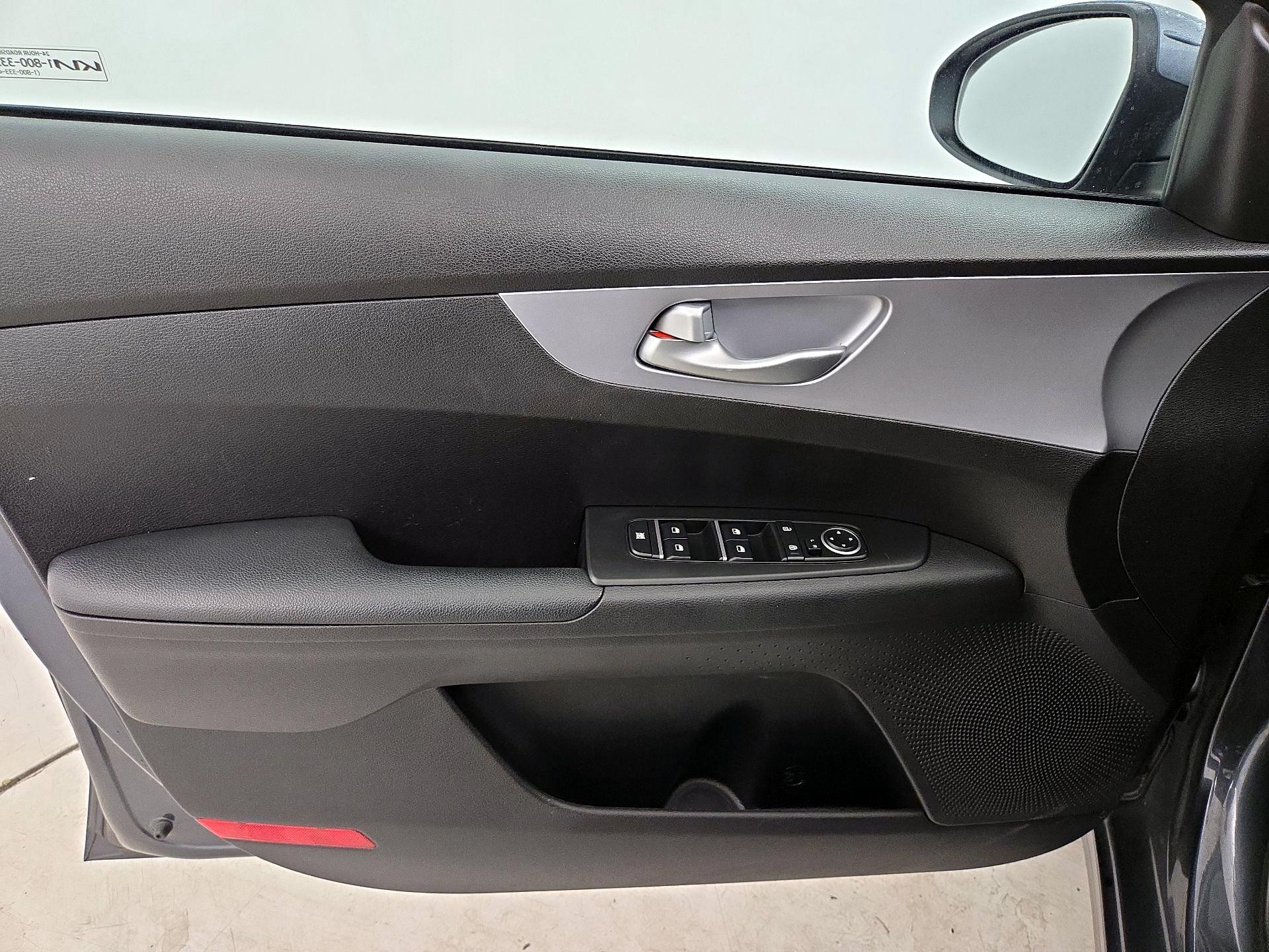 Thumbnail: 2023 Kia Forte - 12