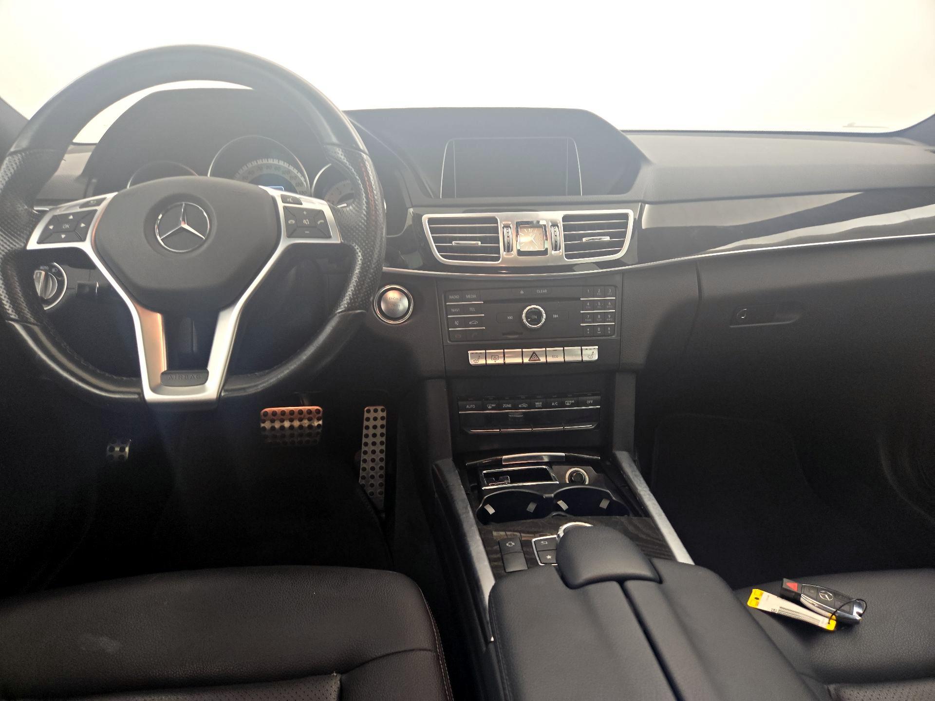 Thumbnail: 2016 Mercedes-Benz E-Class - 9