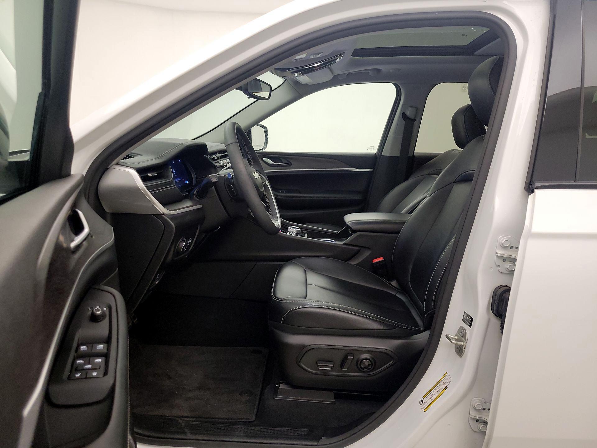 Thumbnail: 2024 Jeep Grand Cherokee - 11