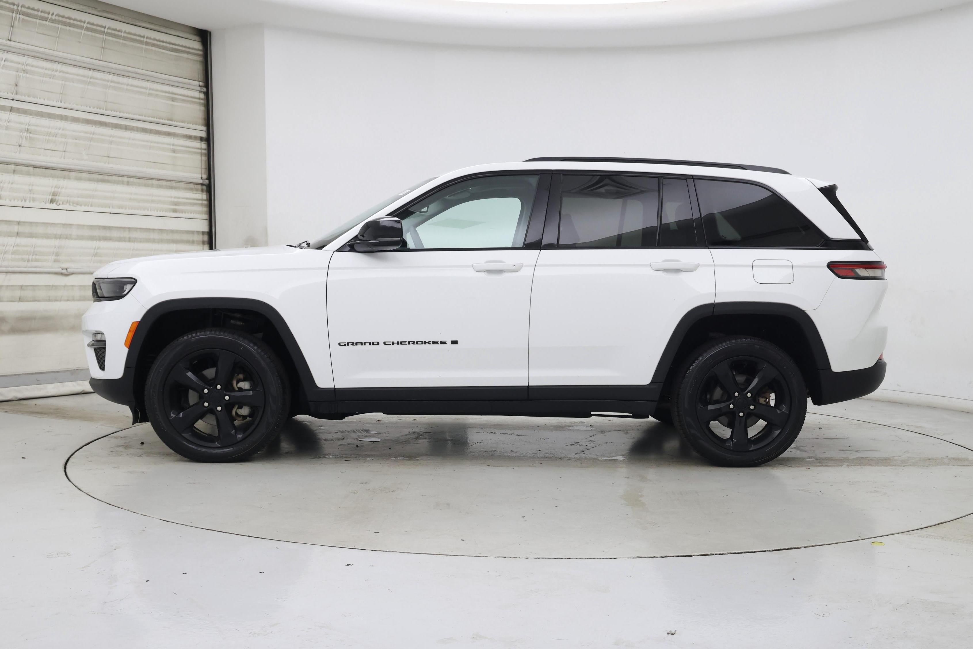 Thumbnail: 2024 Jeep Grand Cherokee - 3