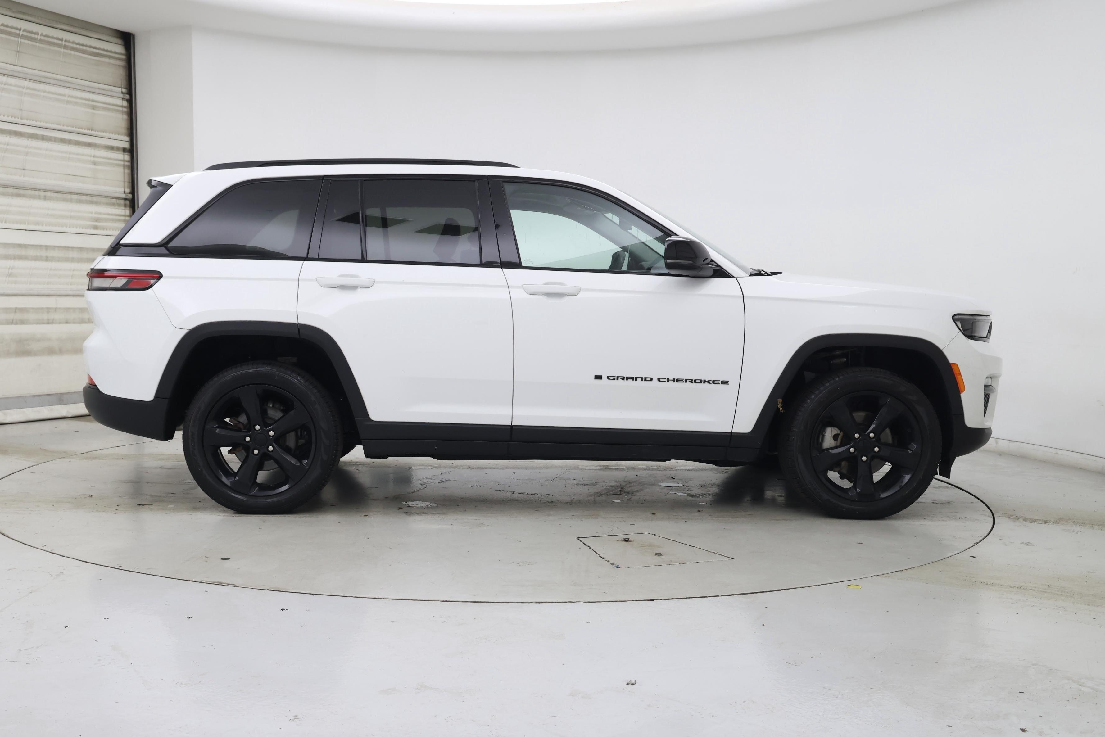 Thumbnail: 2024 Jeep Grand Cherokee - 7