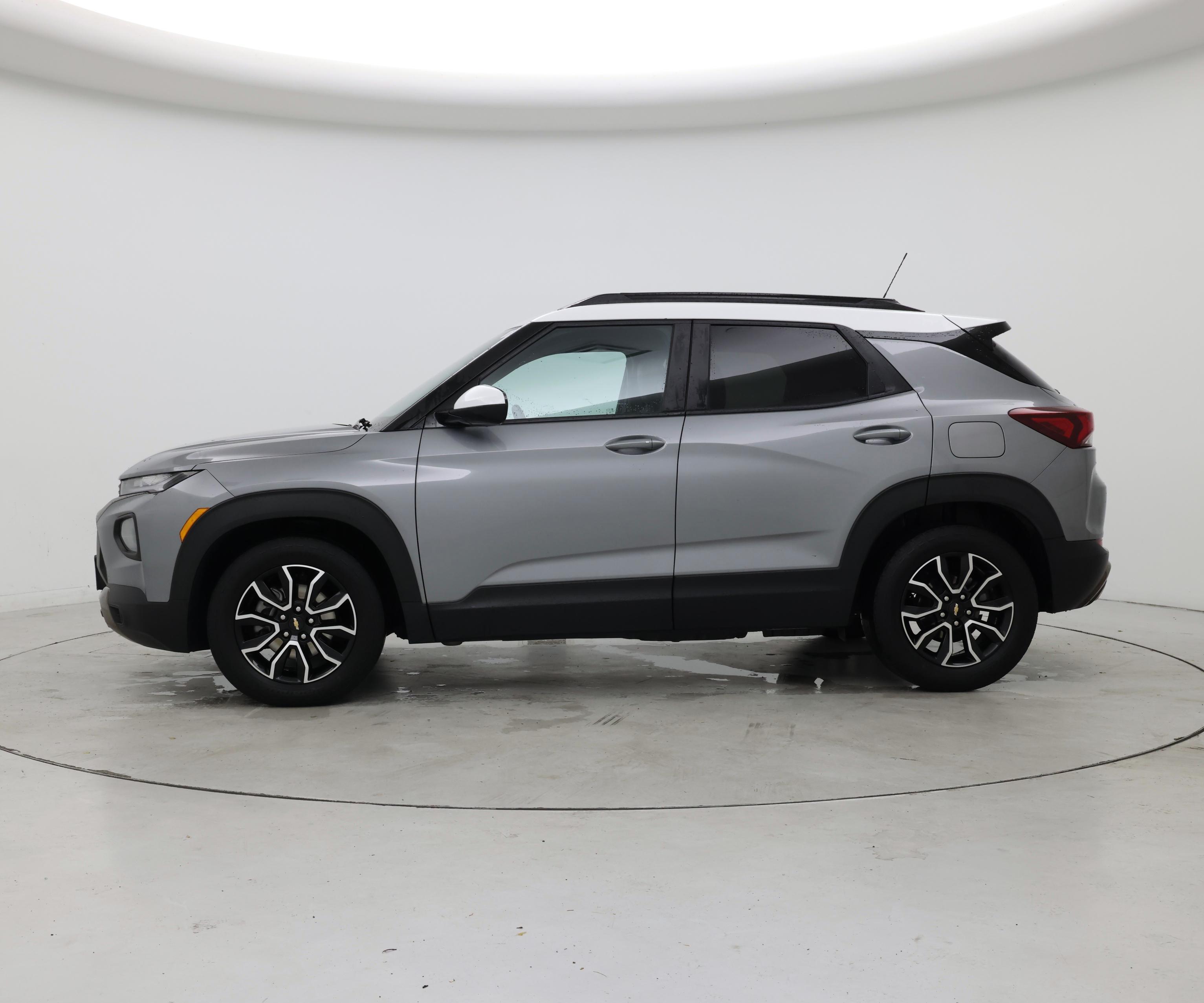 Thumbnail: 2023 Chevrolet TrailBlazer - 3