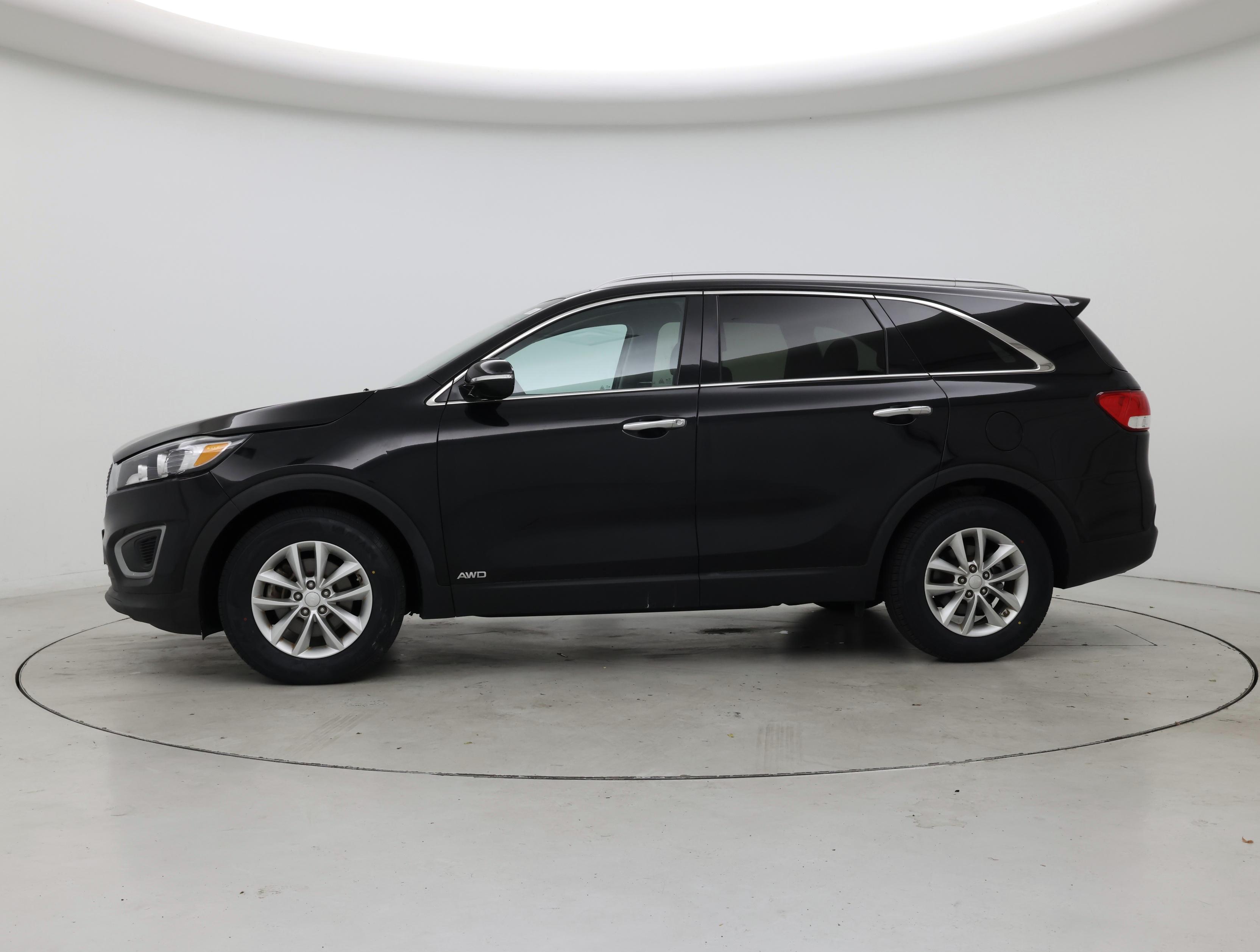 Thumbnail: 2017 Kia Sorento - 3