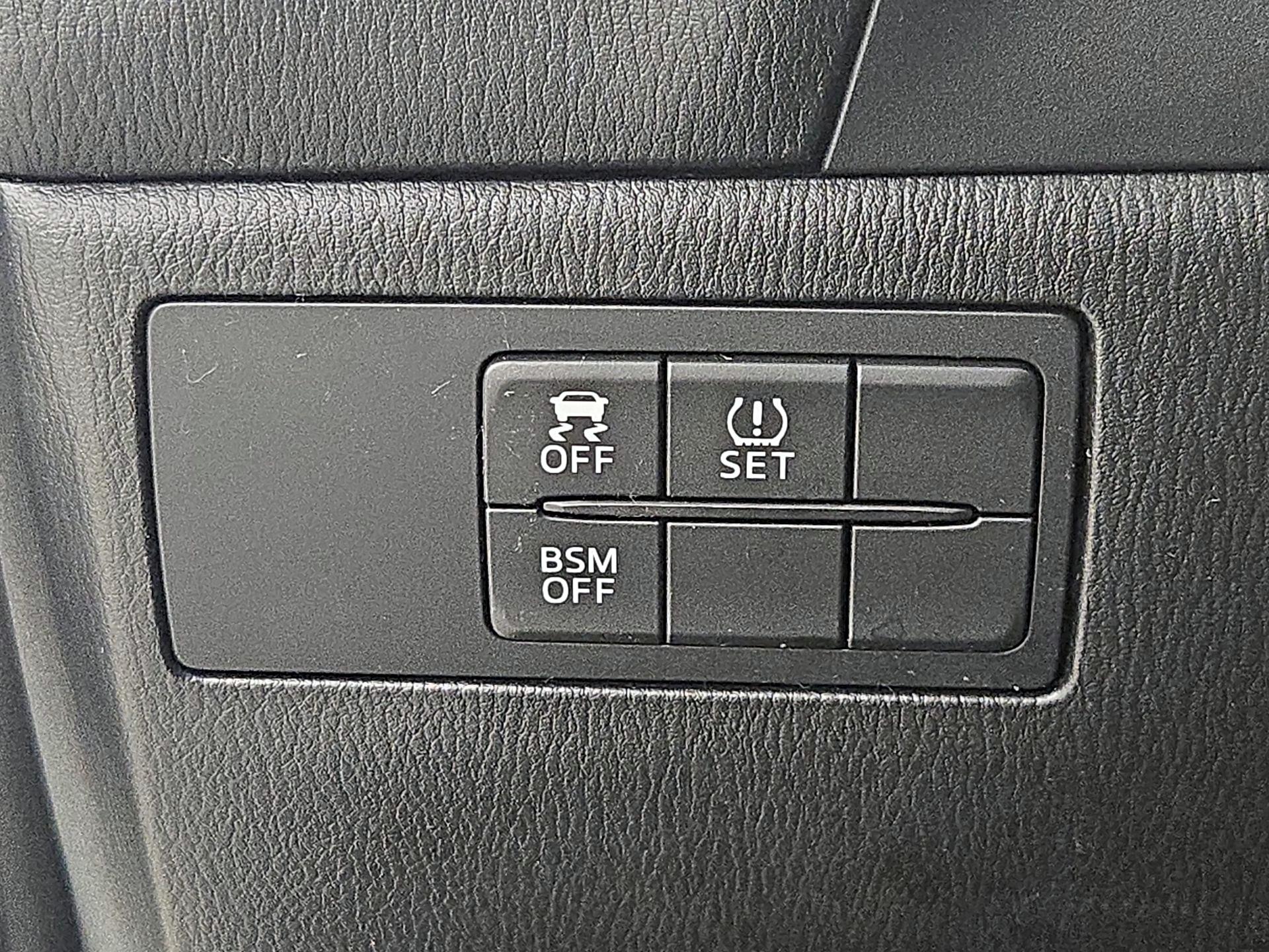 Thumbnail: 2014 Mazda Mazda3 - 13