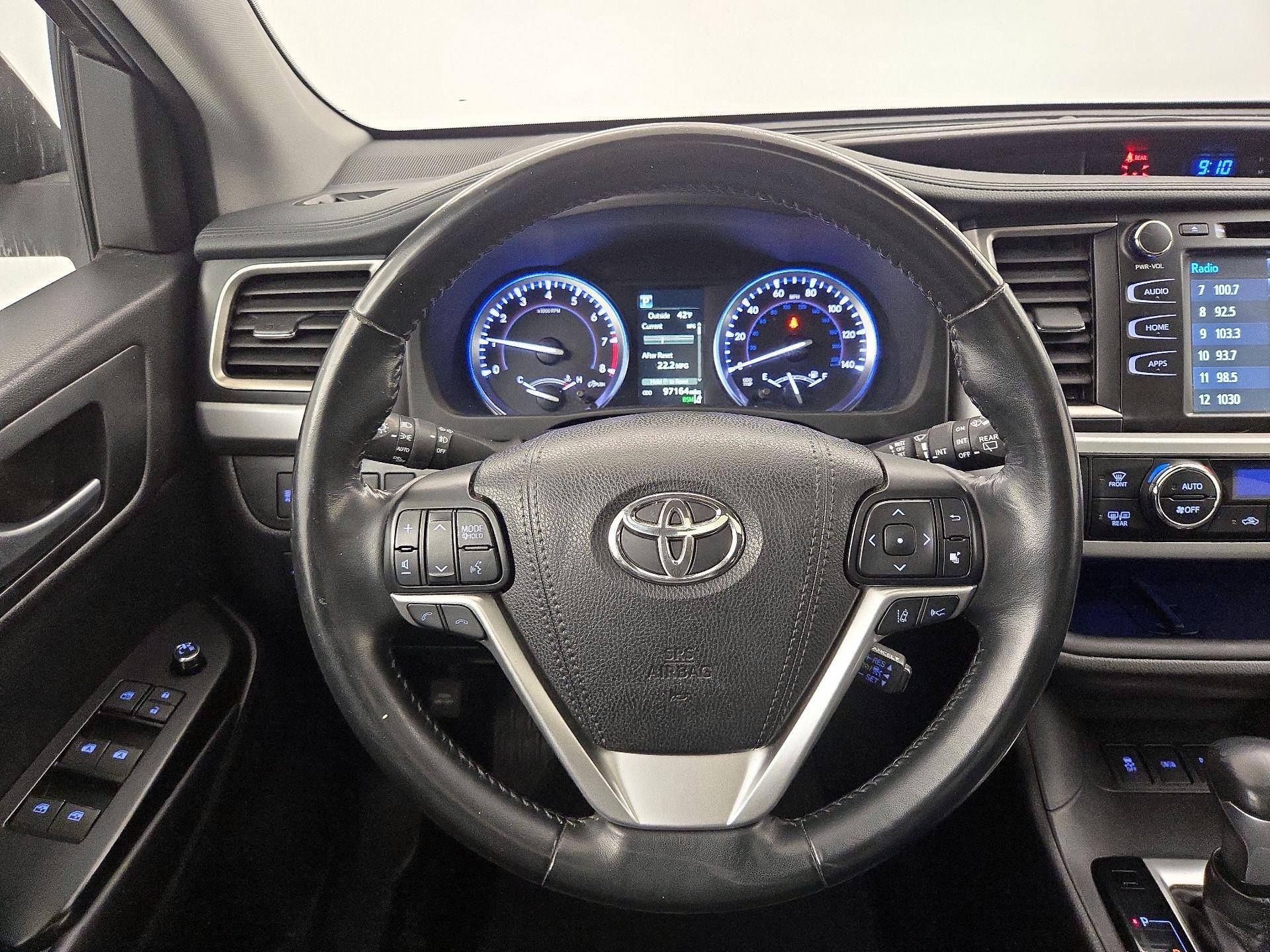 Thumbnail: 2017 Toyota Highlander - 10