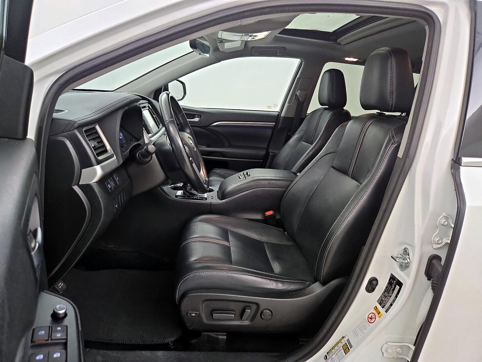 Thumbnail: 2017 Toyota Highlander - 11