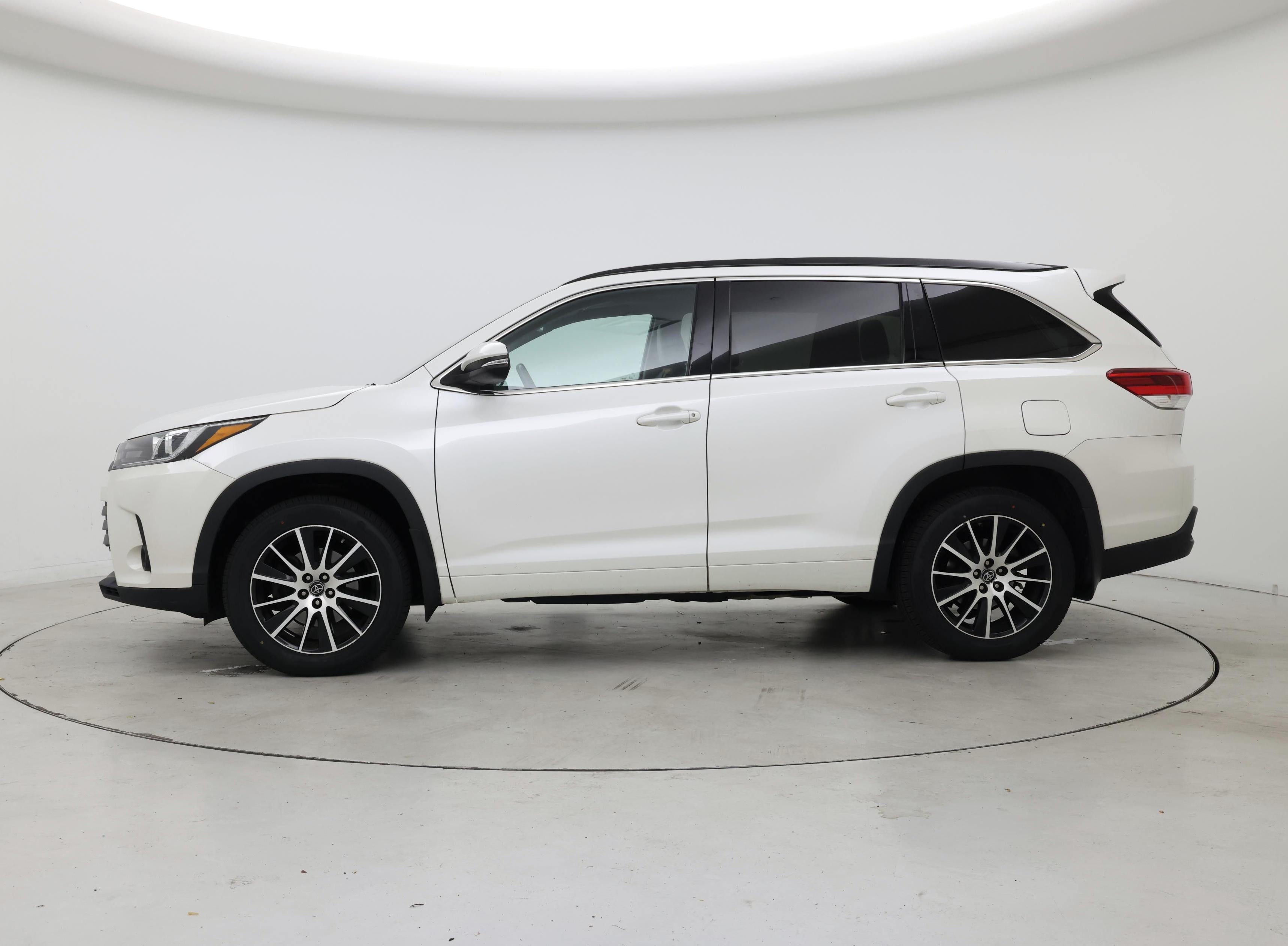 Thumbnail: 2017 Toyota Highlander - 3