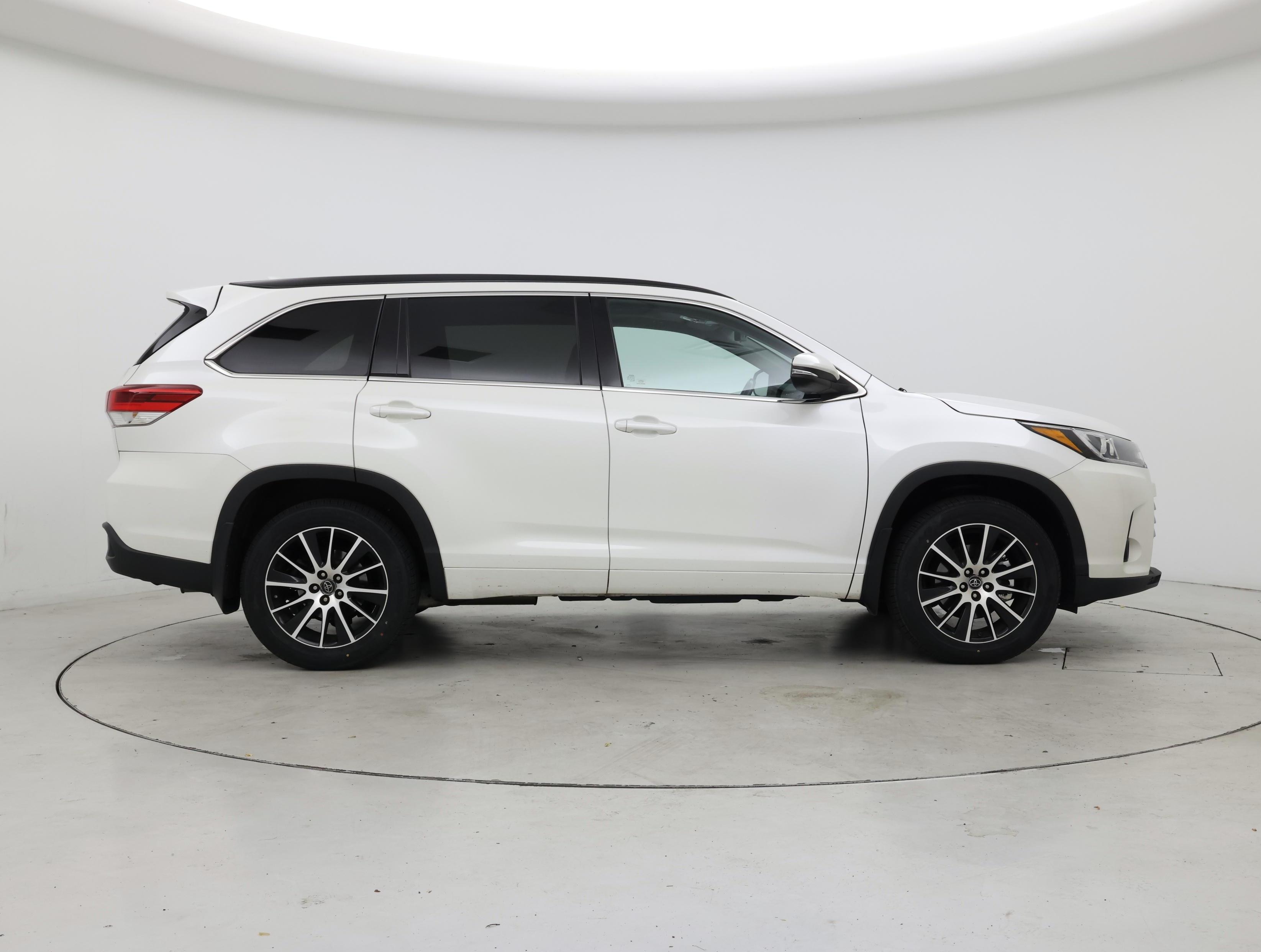 Thumbnail: 2017 Toyota Highlander - 7