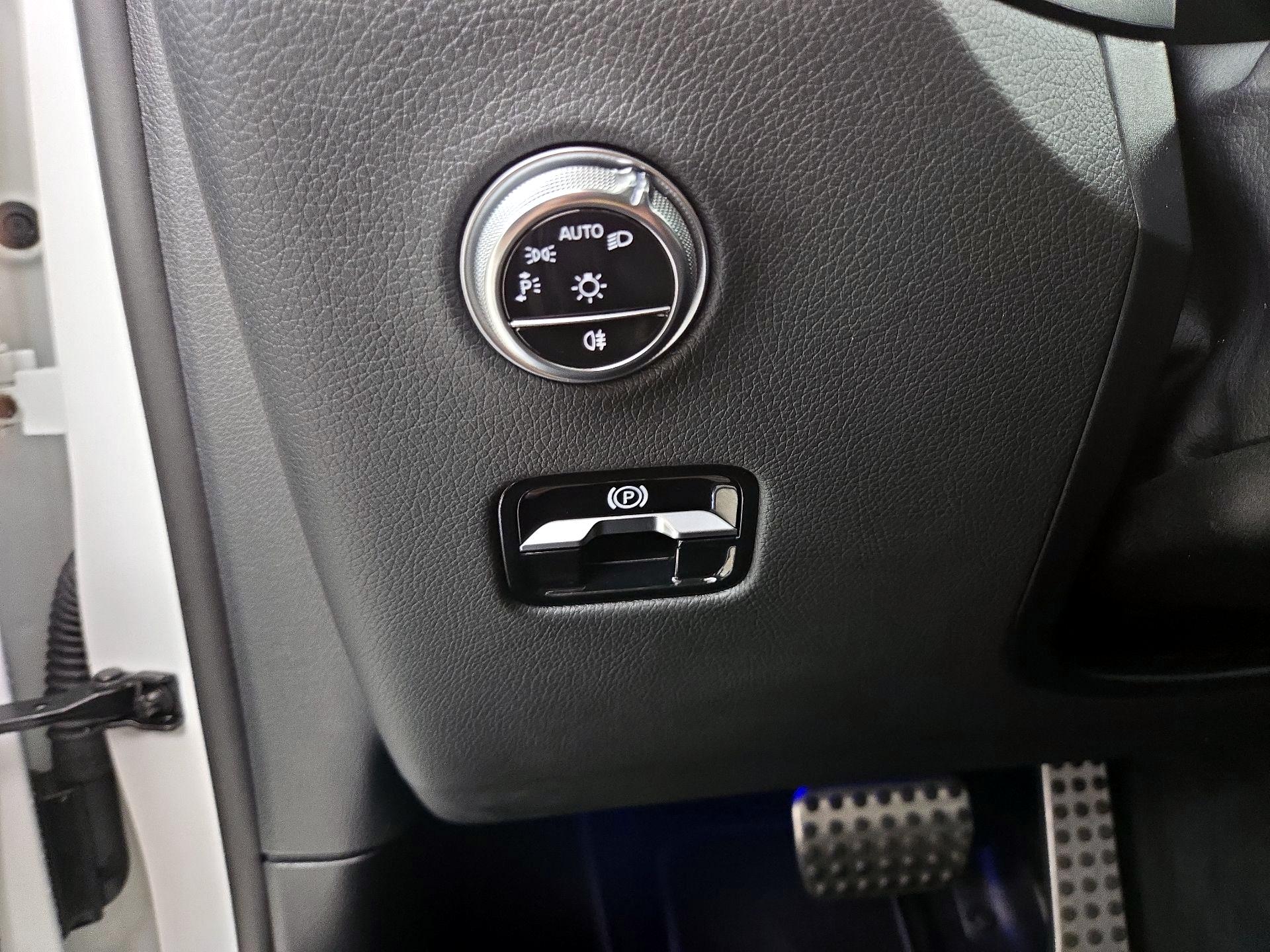 Thumbnail: 2024 Mercedes-Benz GLC - 13