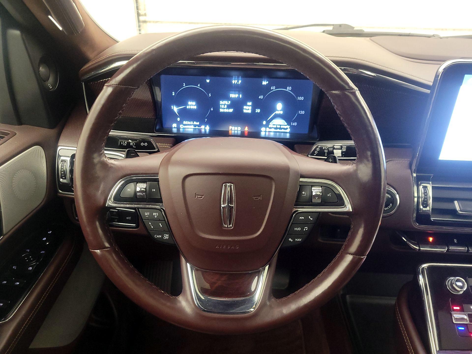 Thumbnail: 2021 Lincoln Navigator - 10