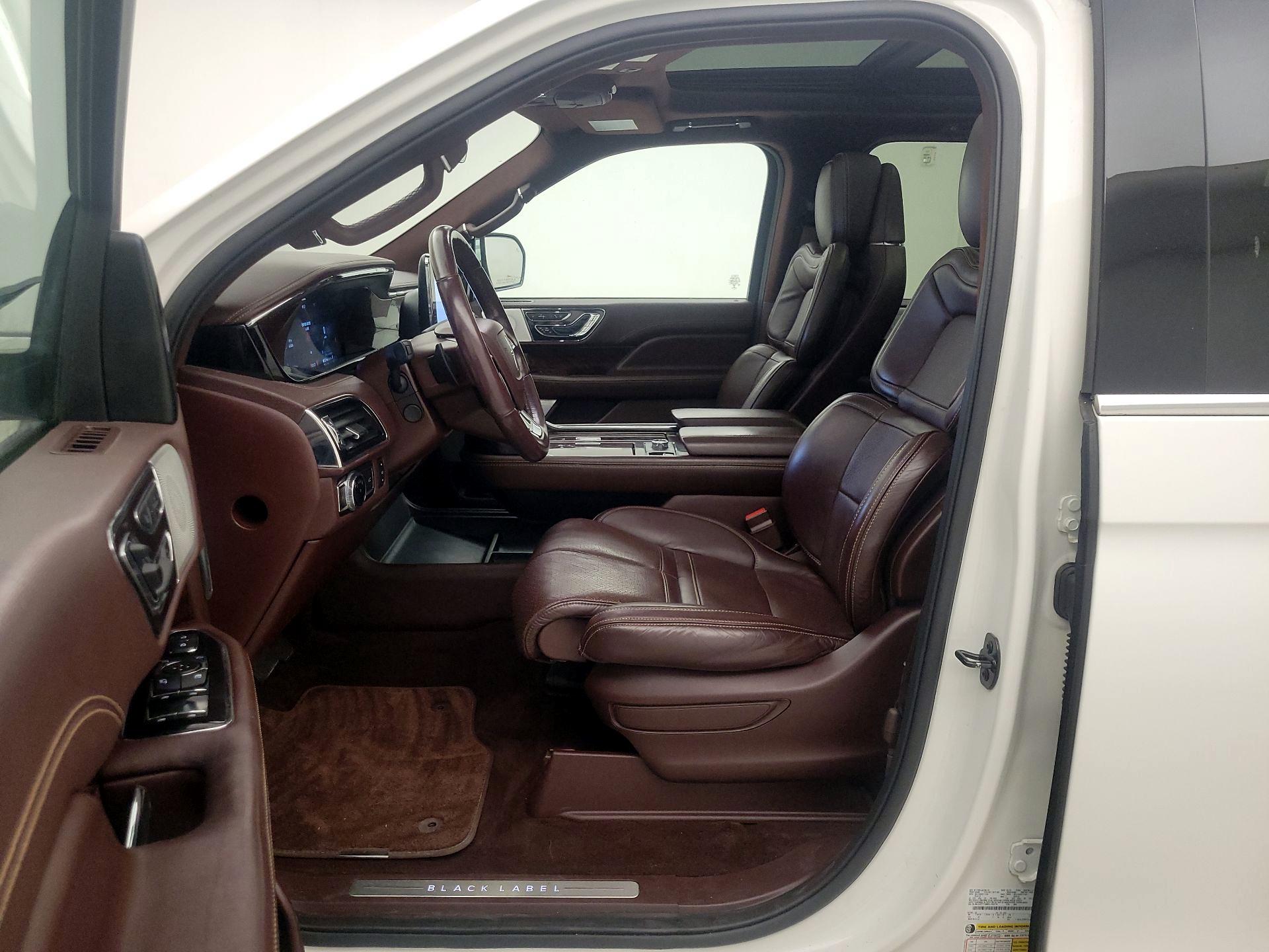 Thumbnail: 2021 Lincoln Navigator - 11