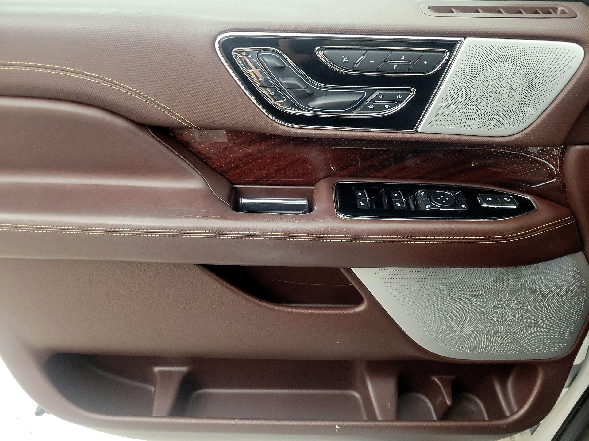 Thumbnail: 2021 Lincoln Navigator - 12