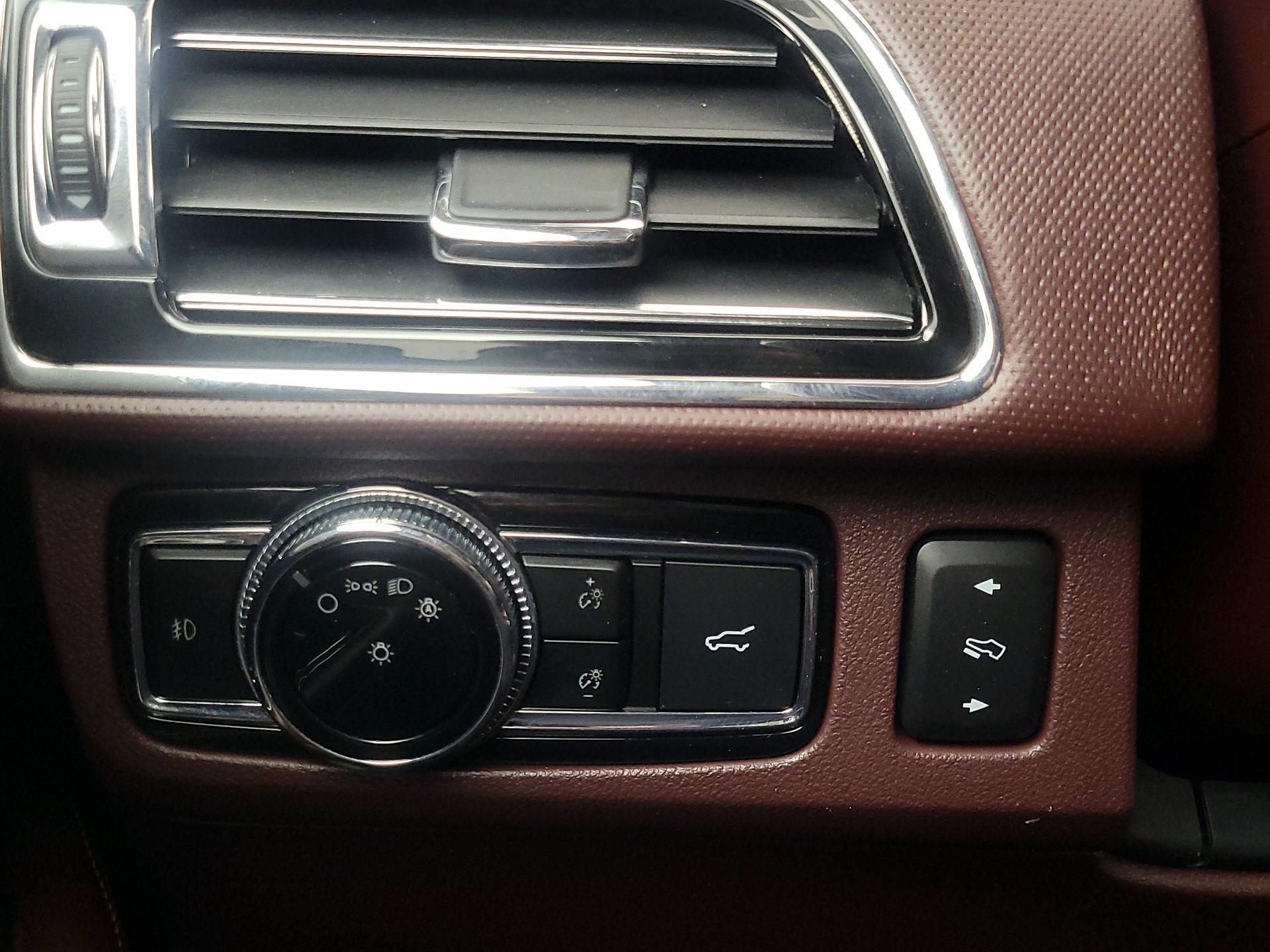 Thumbnail: 2021 Lincoln Navigator - 13