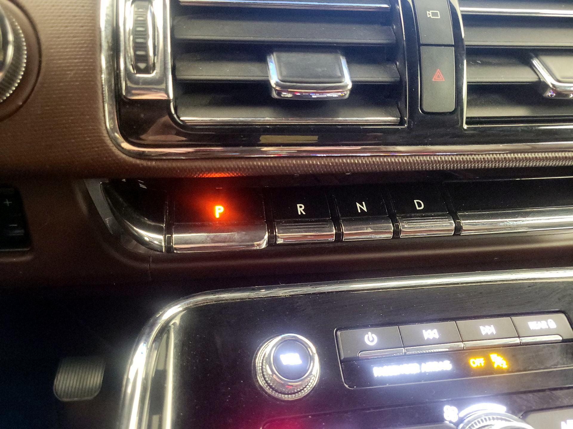 Thumbnail: 2021 Lincoln Navigator - 18