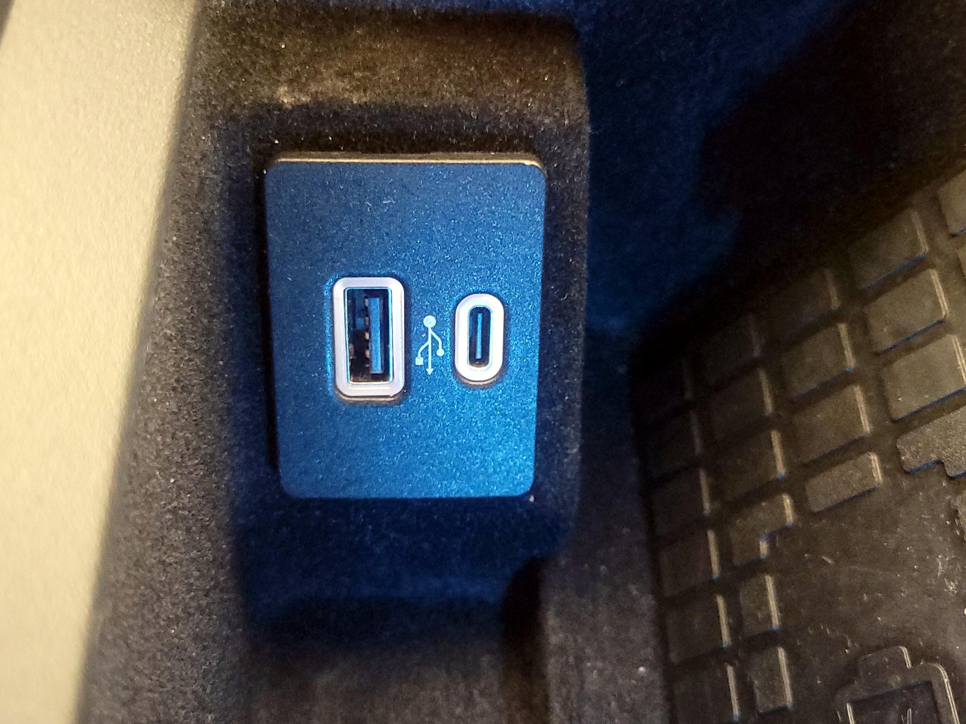 Thumbnail: 2021 Lincoln Navigator - 19