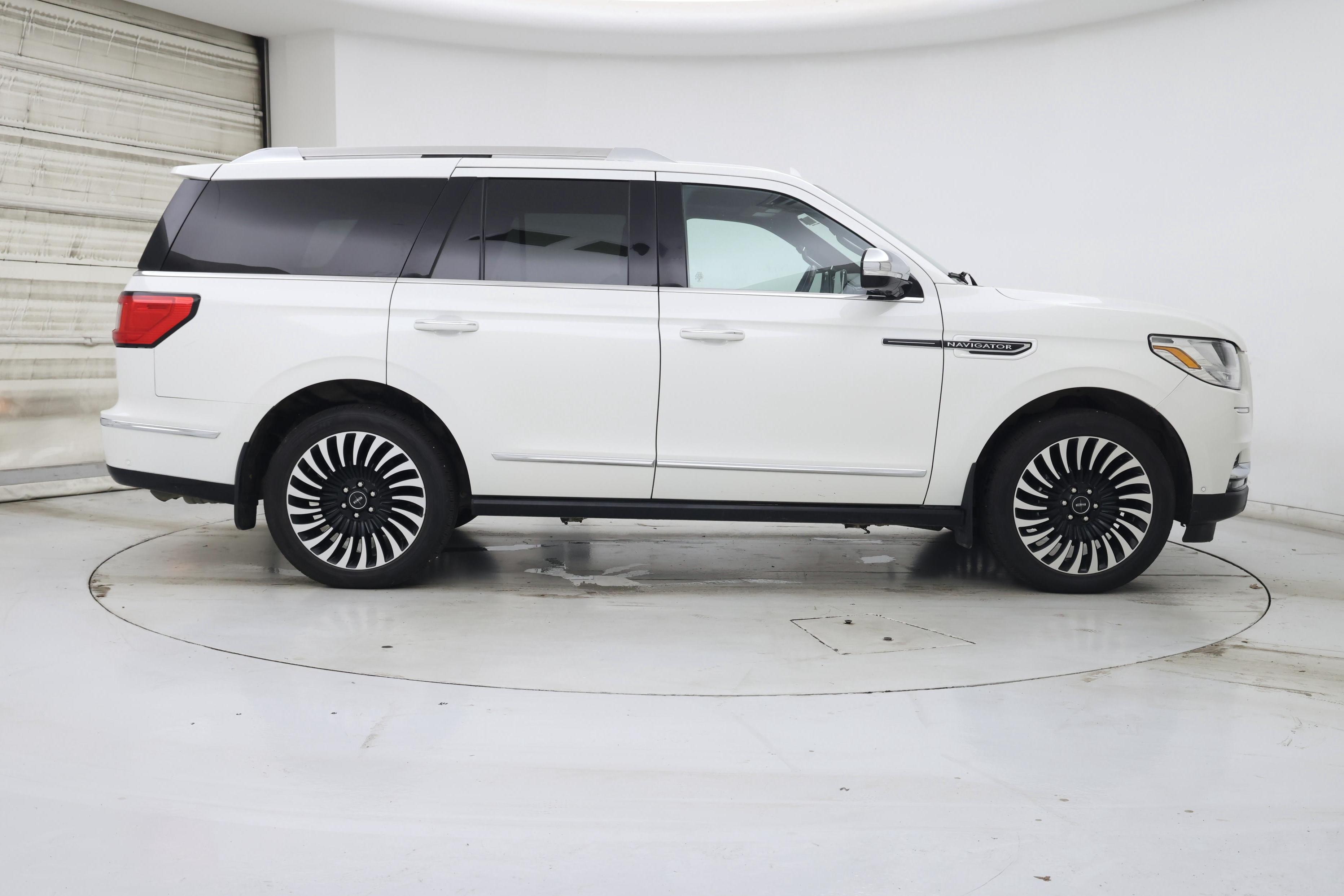 Thumbnail: 2021 Lincoln Navigator - 7