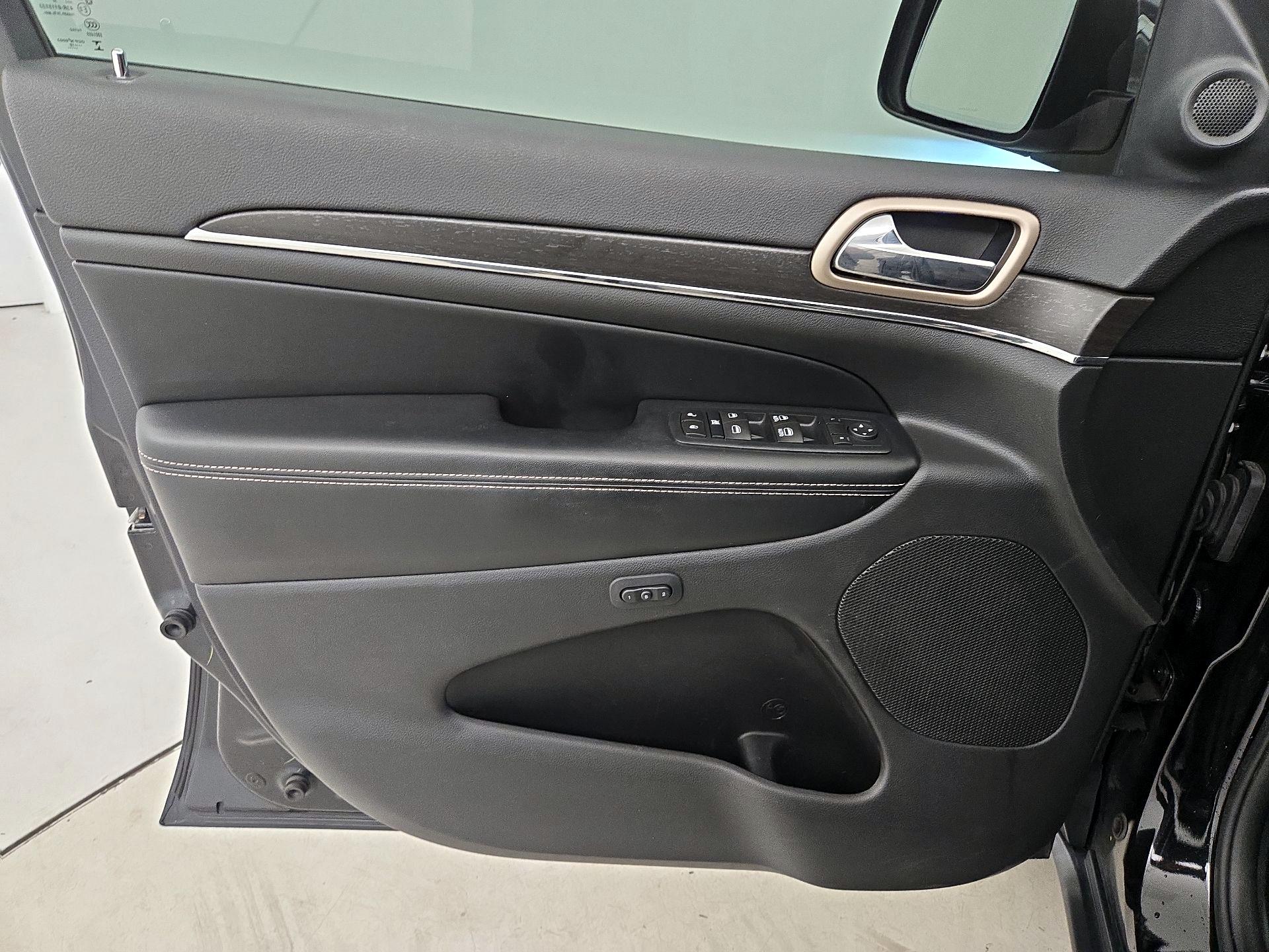 Thumbnail: 2016 Jeep Grand Cherokee - 12