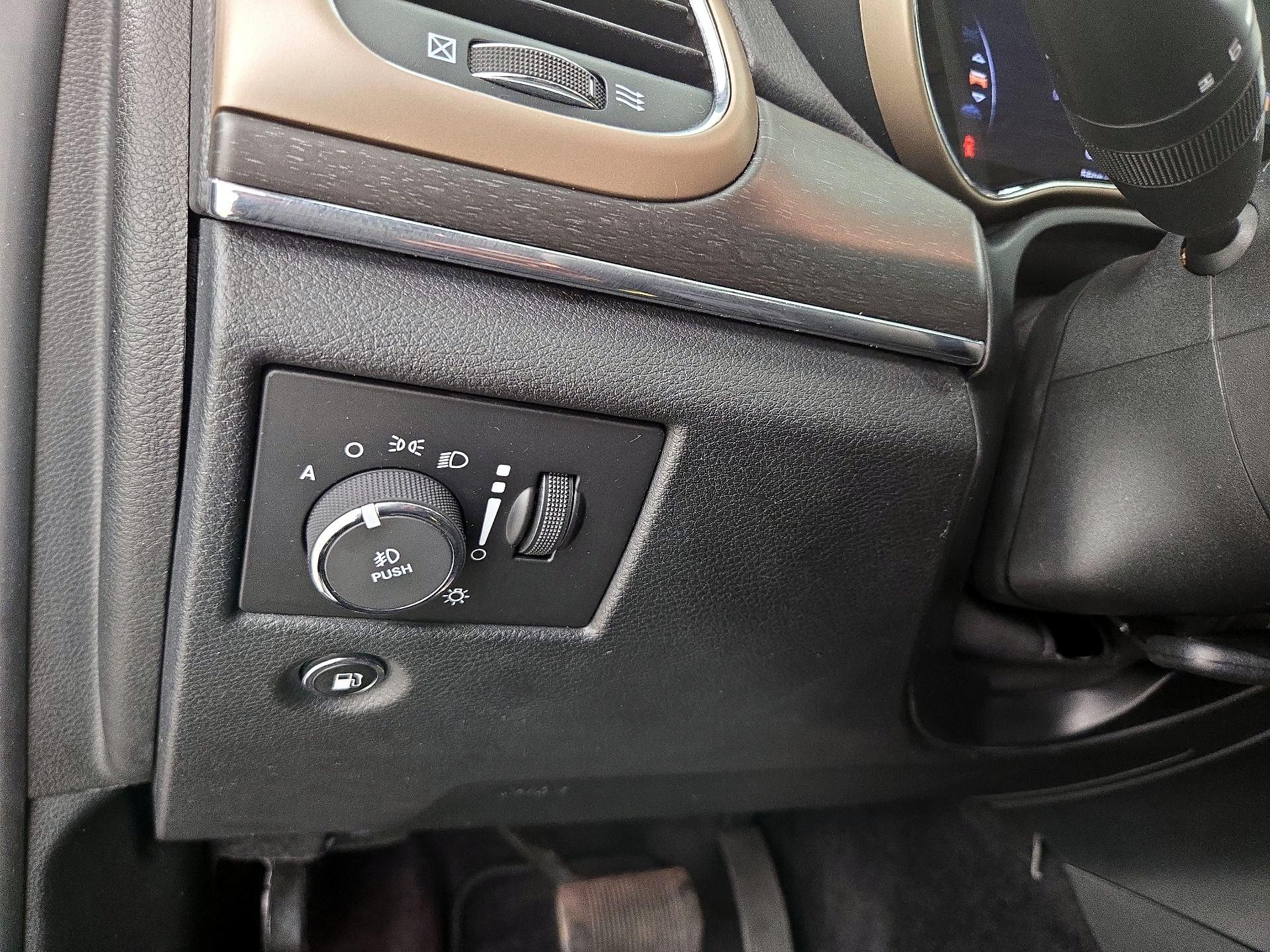 Thumbnail: 2016 Jeep Grand Cherokee - 13