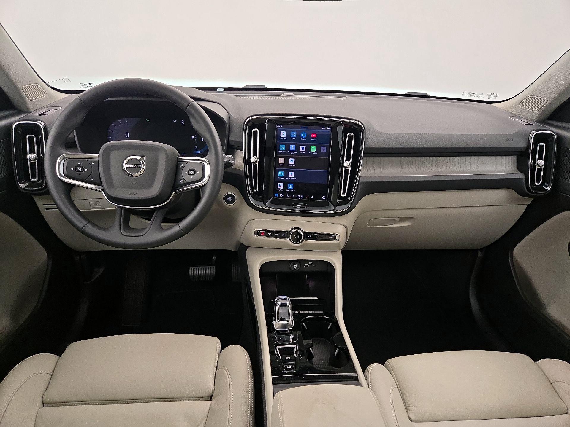 Thumbnail: 2023 Volvo XC40 - 9