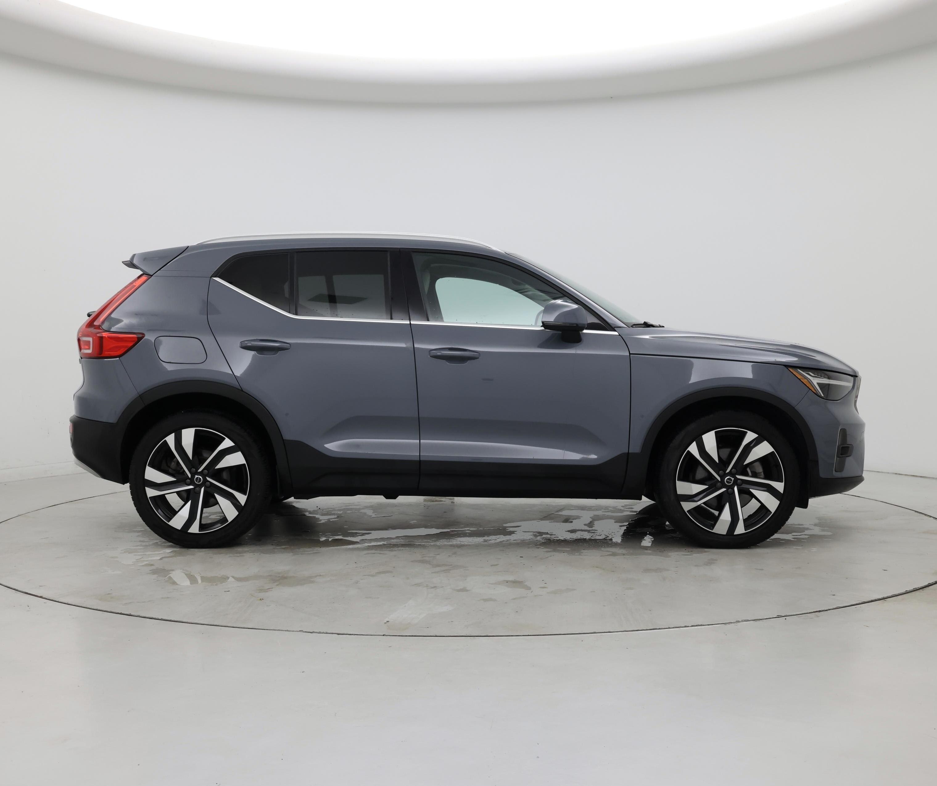 Thumbnail: 2023 Volvo XC40 - 7