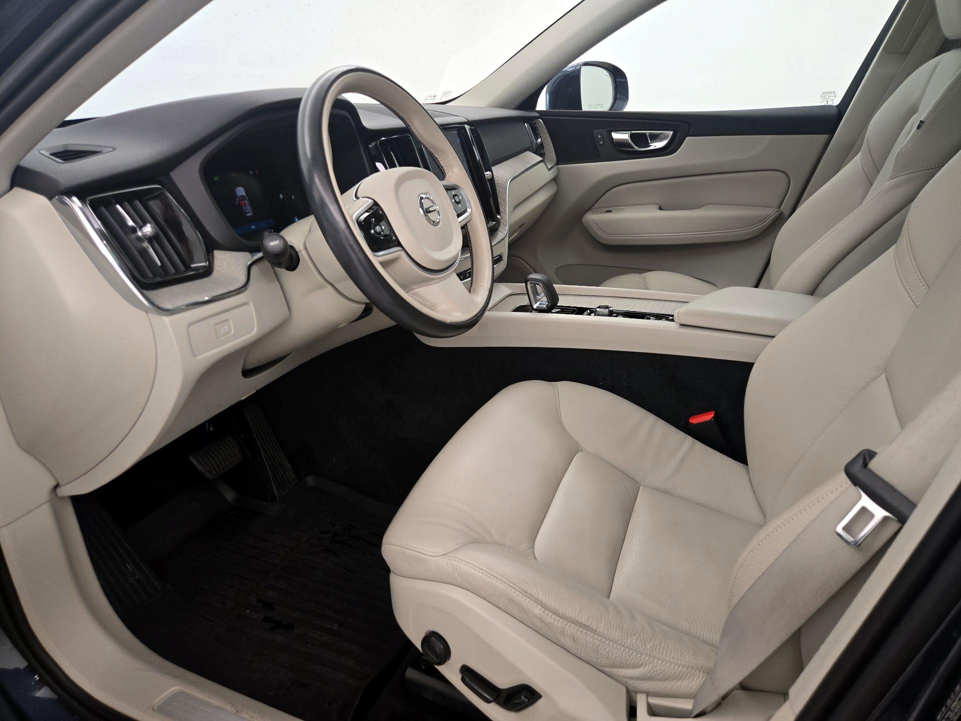 Thumbnail: 2023 Volvo XC60 - 11