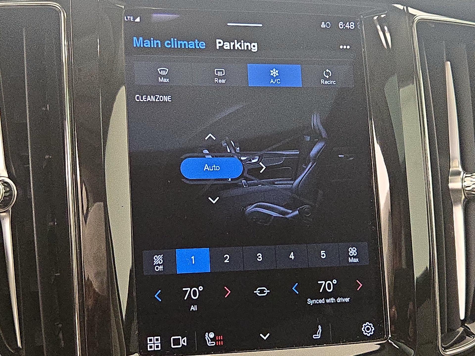 Thumbnail: 2023 Volvo XC60 - 17