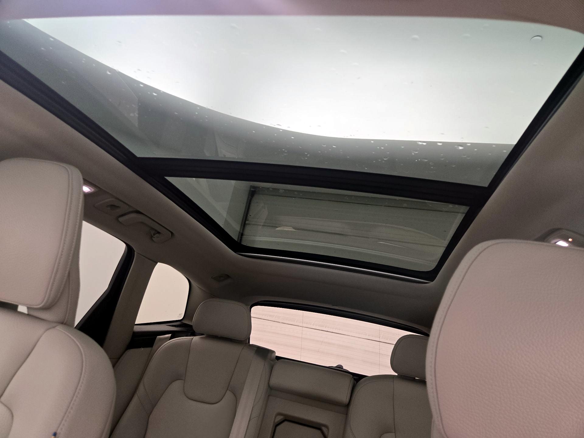 Thumbnail: 2023 Volvo XC60 - 20