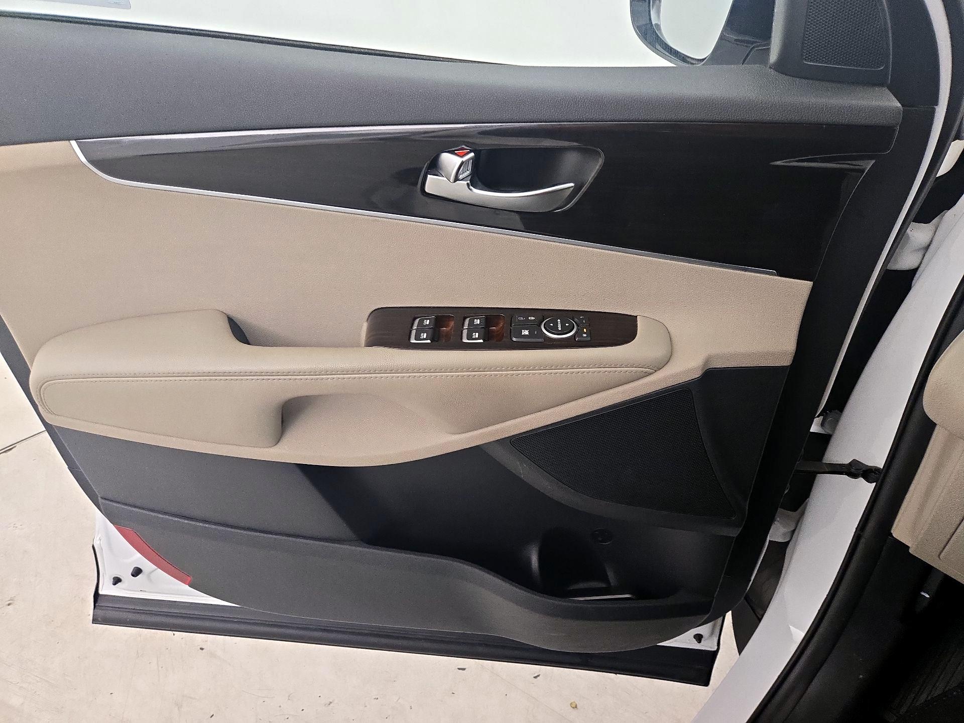 Thumbnail: 2019 Kia Sorento - 12