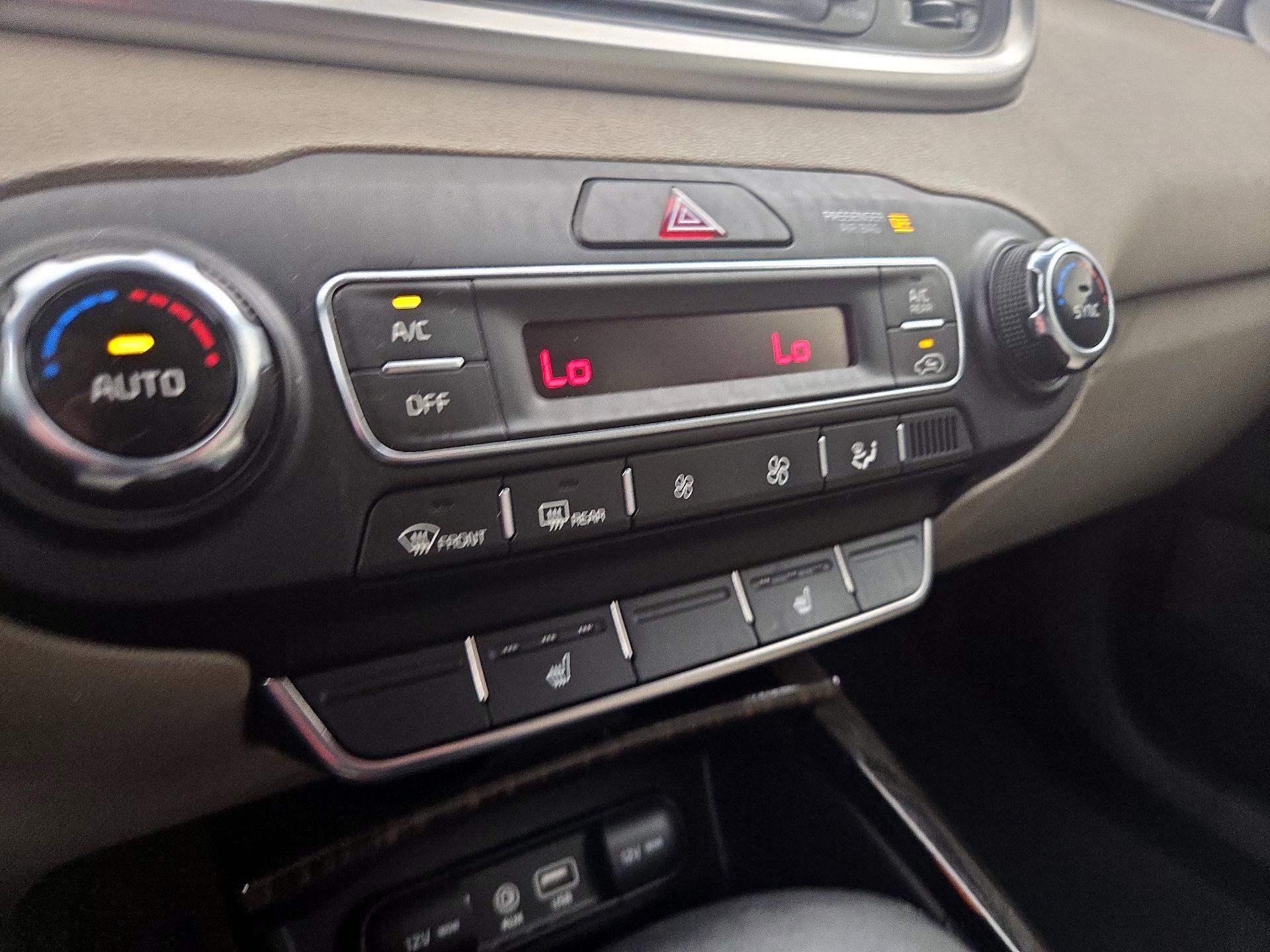 Thumbnail: 2019 Kia Sorento - 16