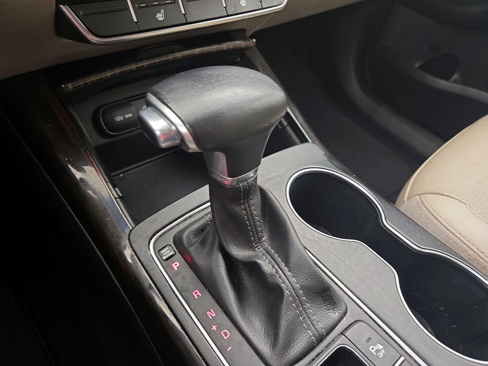 Thumbnail: 2019 Kia Sorento - 17