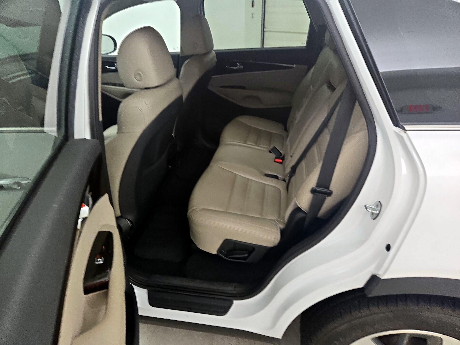 Thumbnail: 2019 Kia Sorento - 19