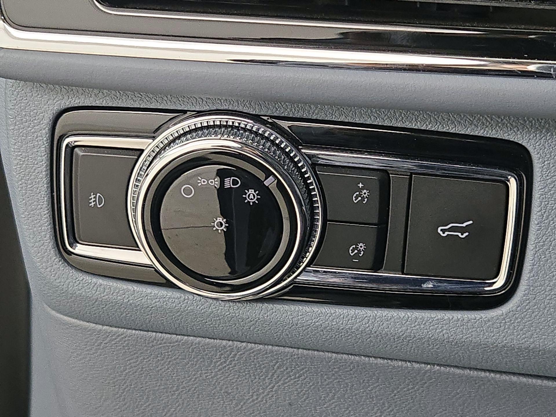 Thumbnail: 2019 Lincoln Navigator - 13