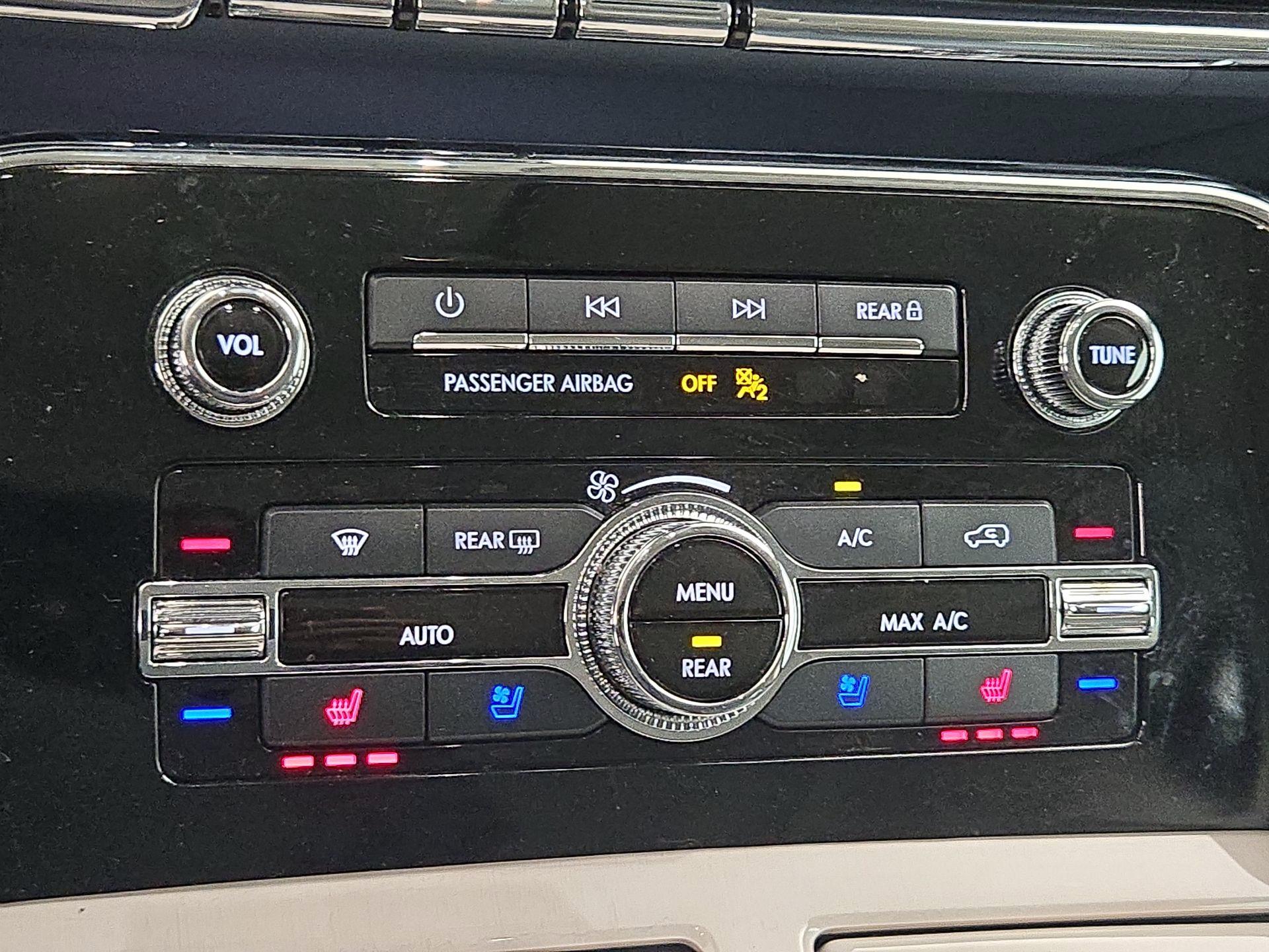 Thumbnail: 2019 Lincoln Navigator - 17