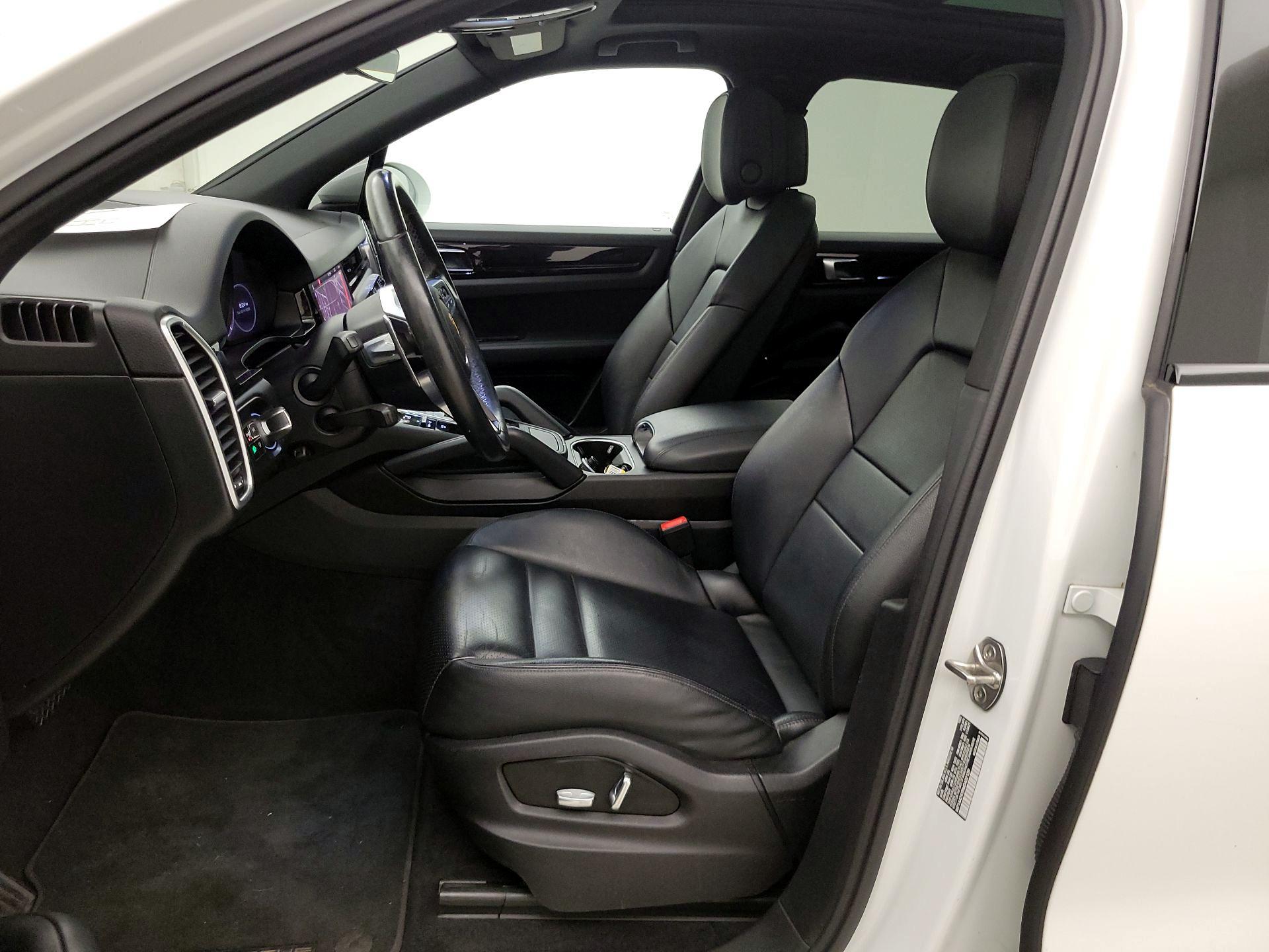 Thumbnail: 2021 Porsche Cayenne - 11