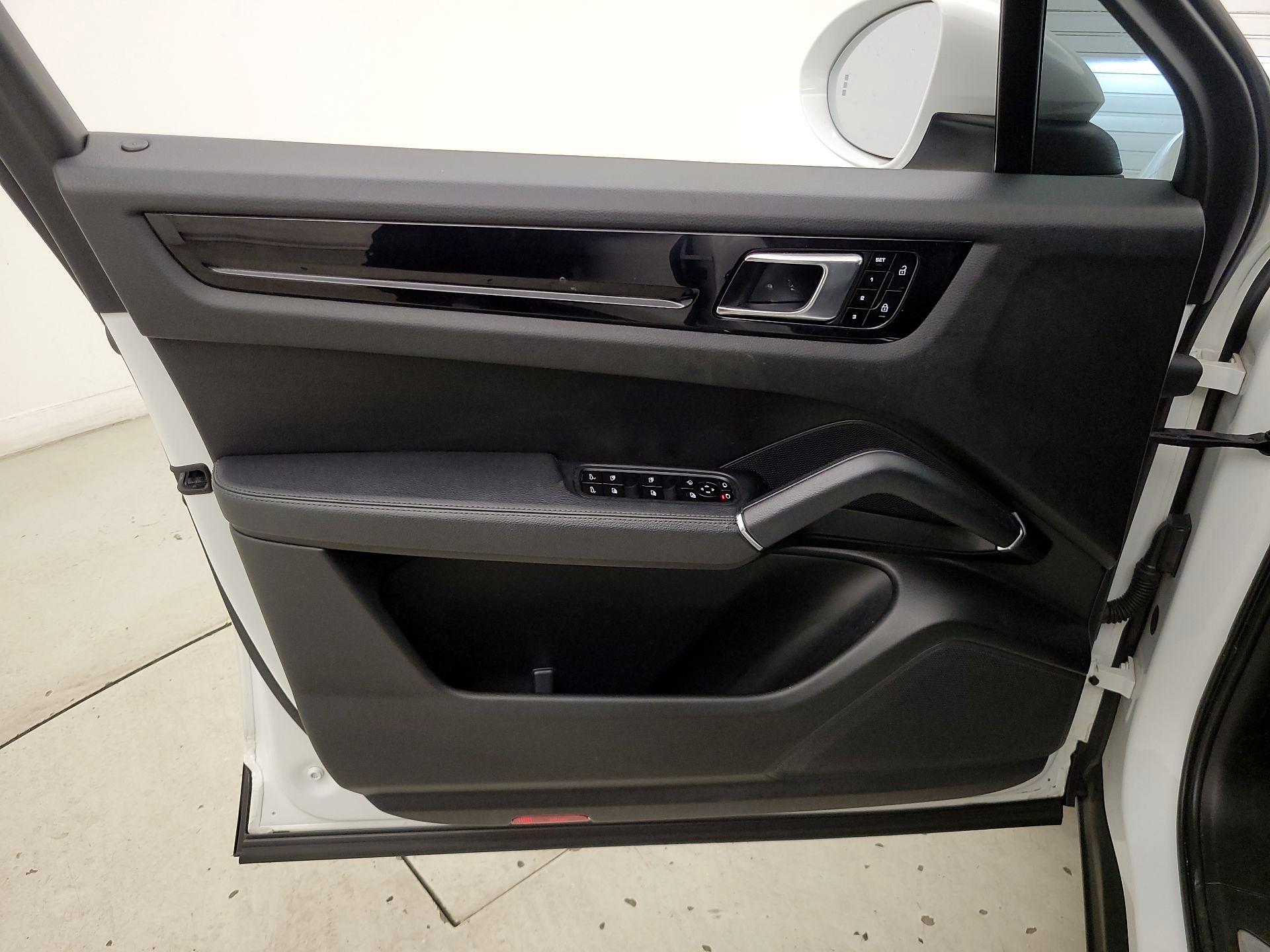 Thumbnail: 2021 Porsche Cayenne - 12