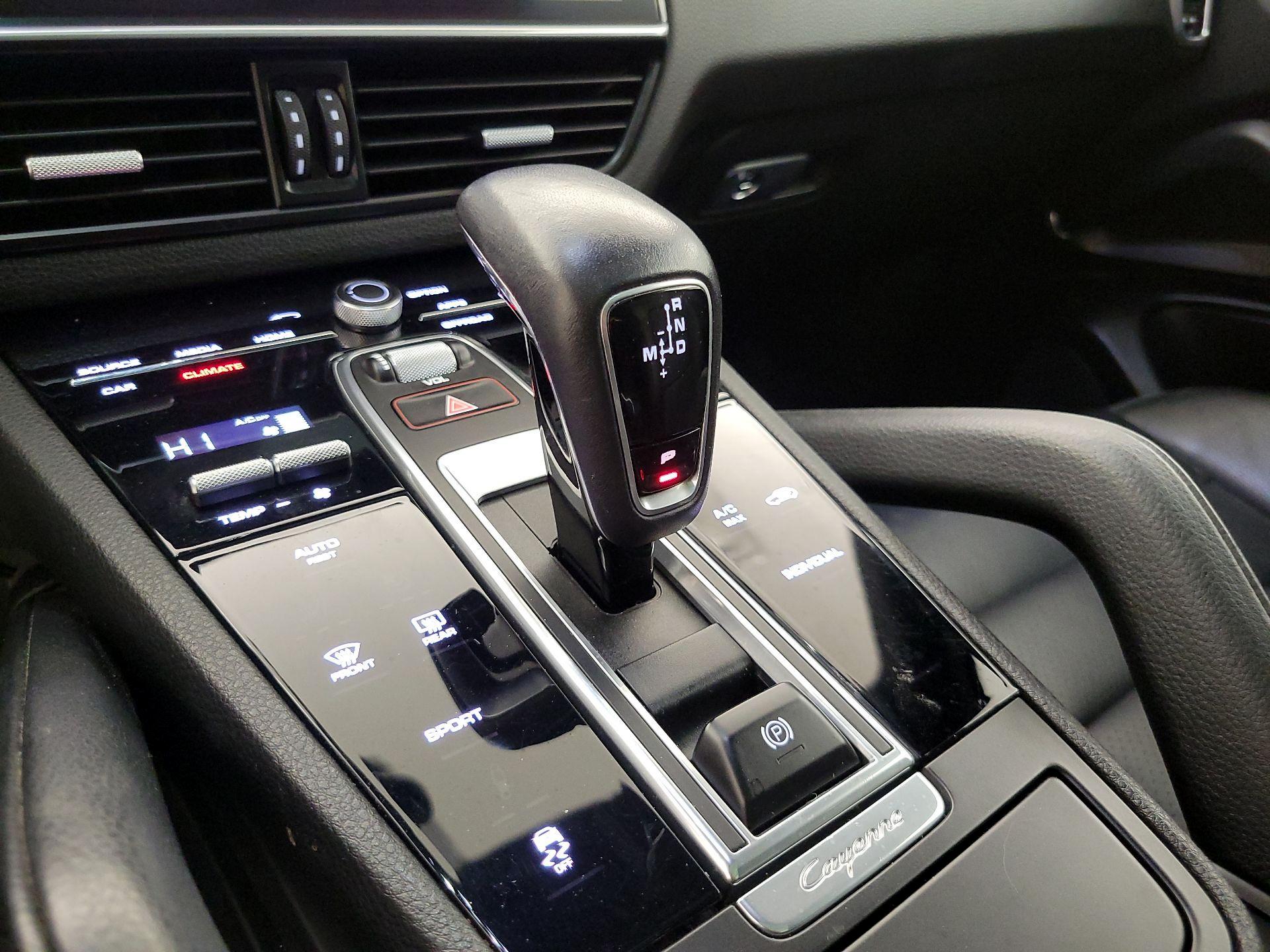 Thumbnail: 2021 Porsche Cayenne - 18