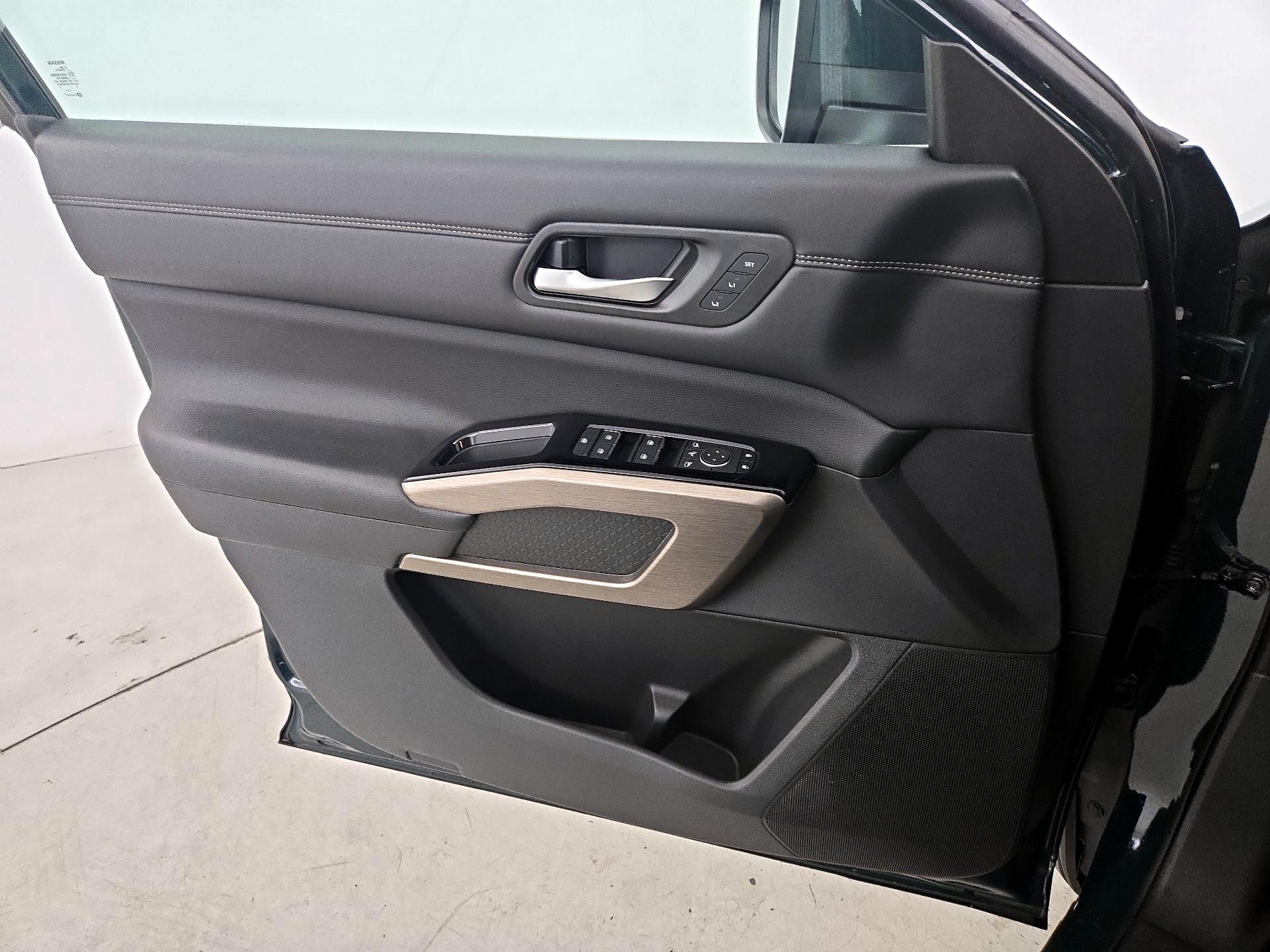 Thumbnail: 2023 Nissan Pathfinder - 12