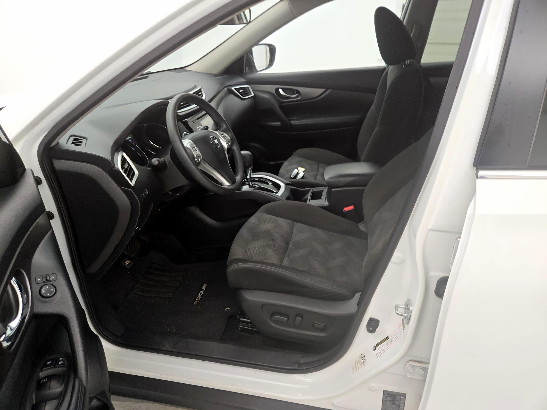 Thumbnail: 2016 Nissan Rogue - 11