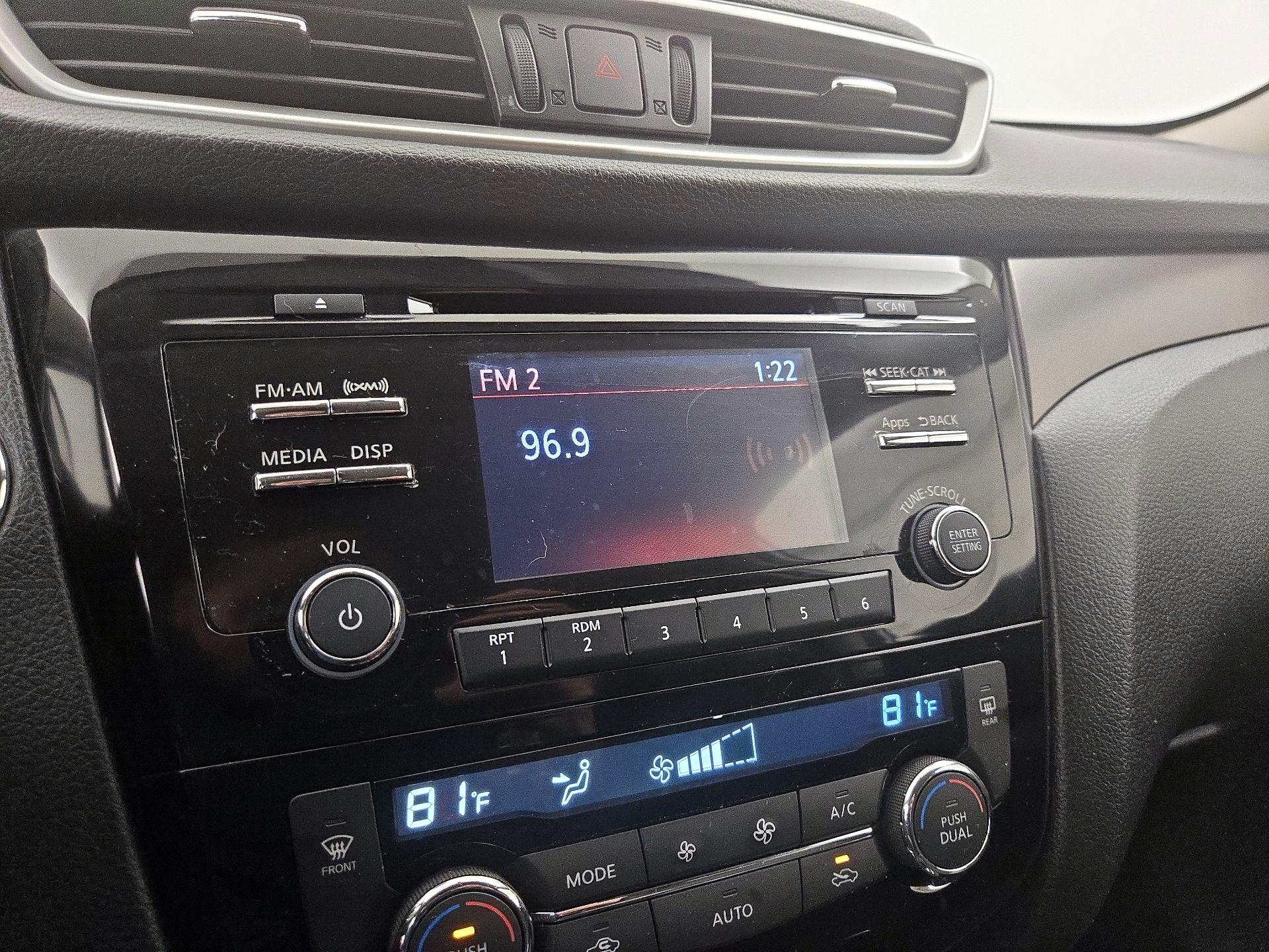 Thumbnail: 2016 Nissan Rogue - 15