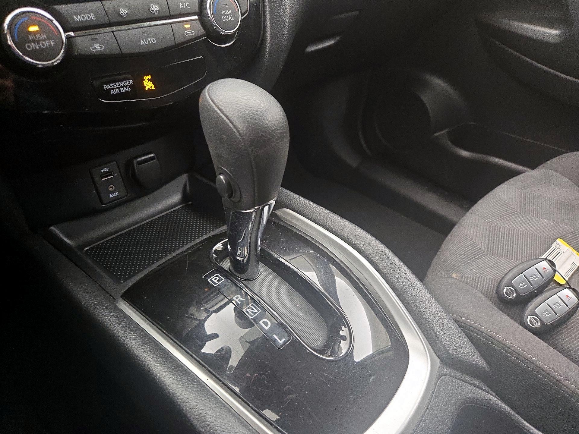 Thumbnail: 2016 Nissan Rogue - 17