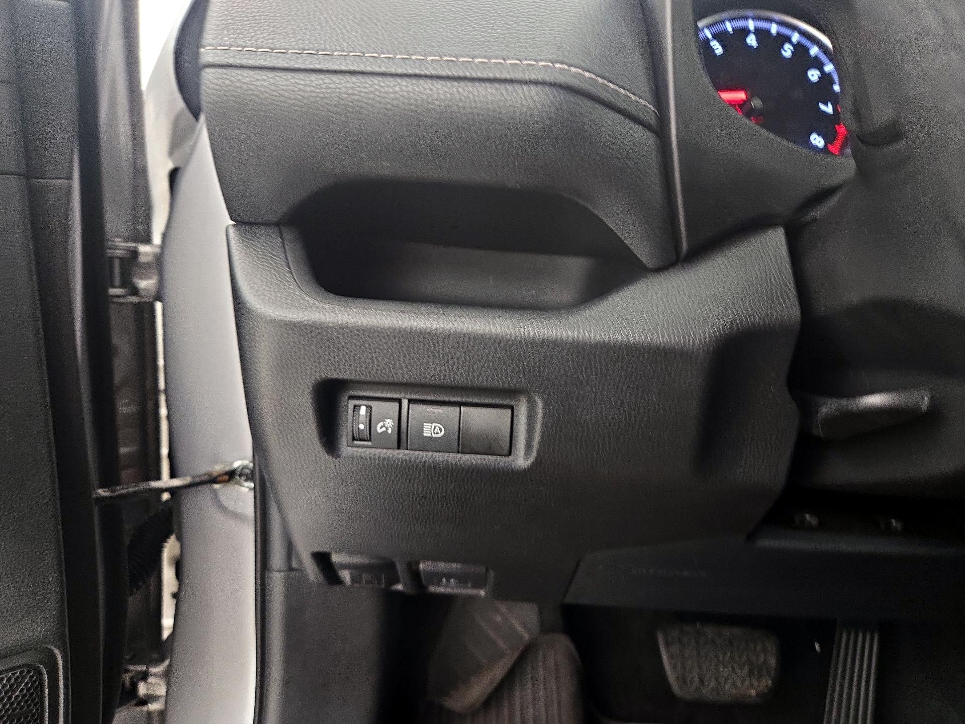 Thumbnail: 2021 Toyota RAV4 - 13