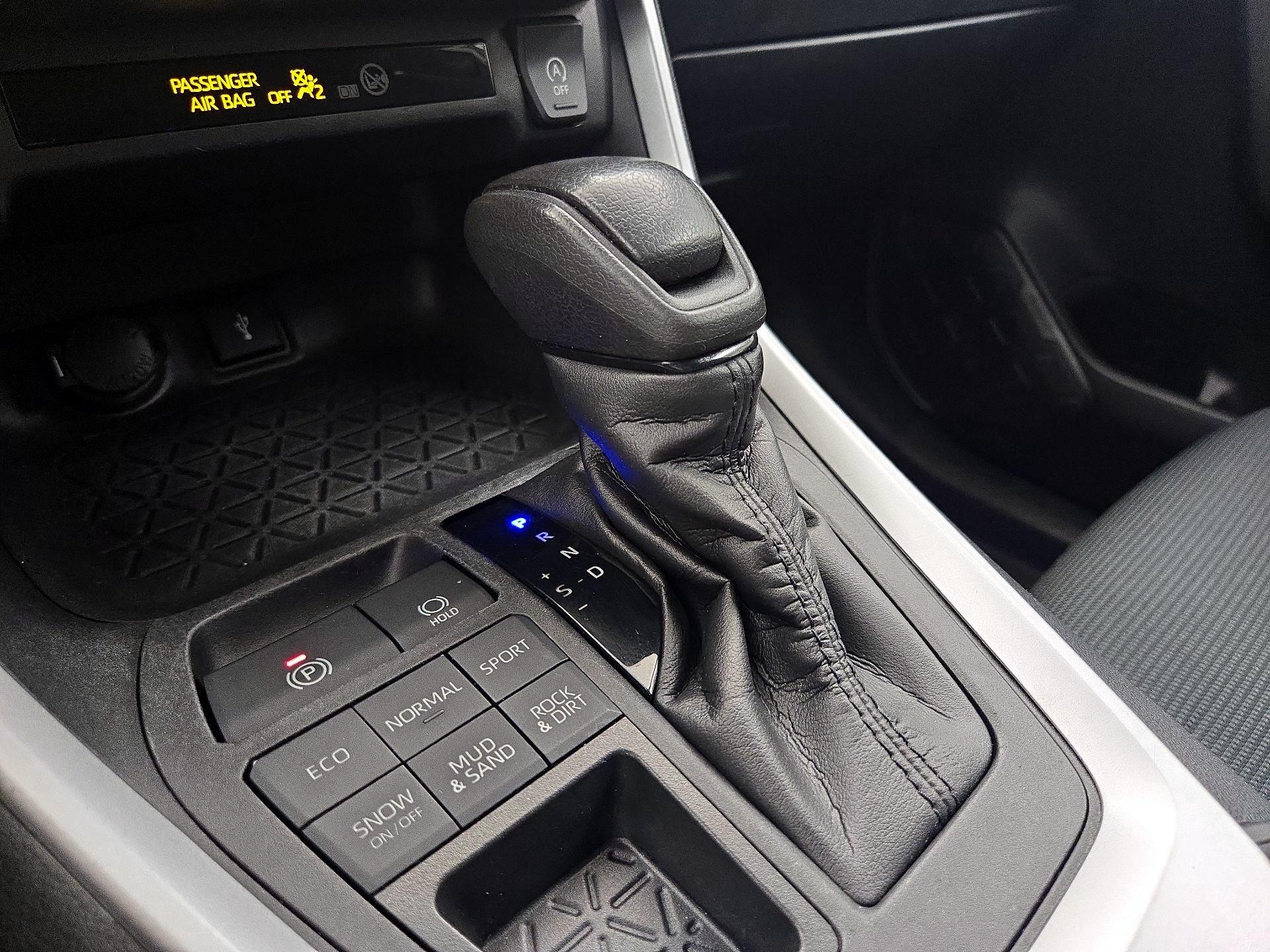 Thumbnail: 2021 Toyota RAV4 - 17