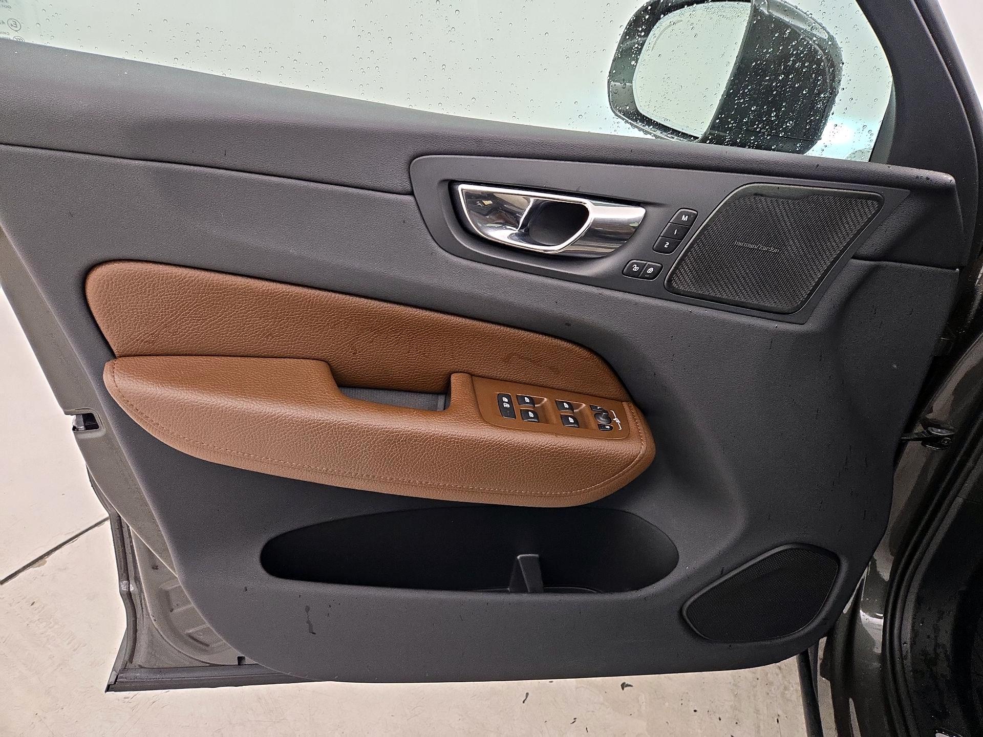 Thumbnail: 2019 Volvo XC60 - 12